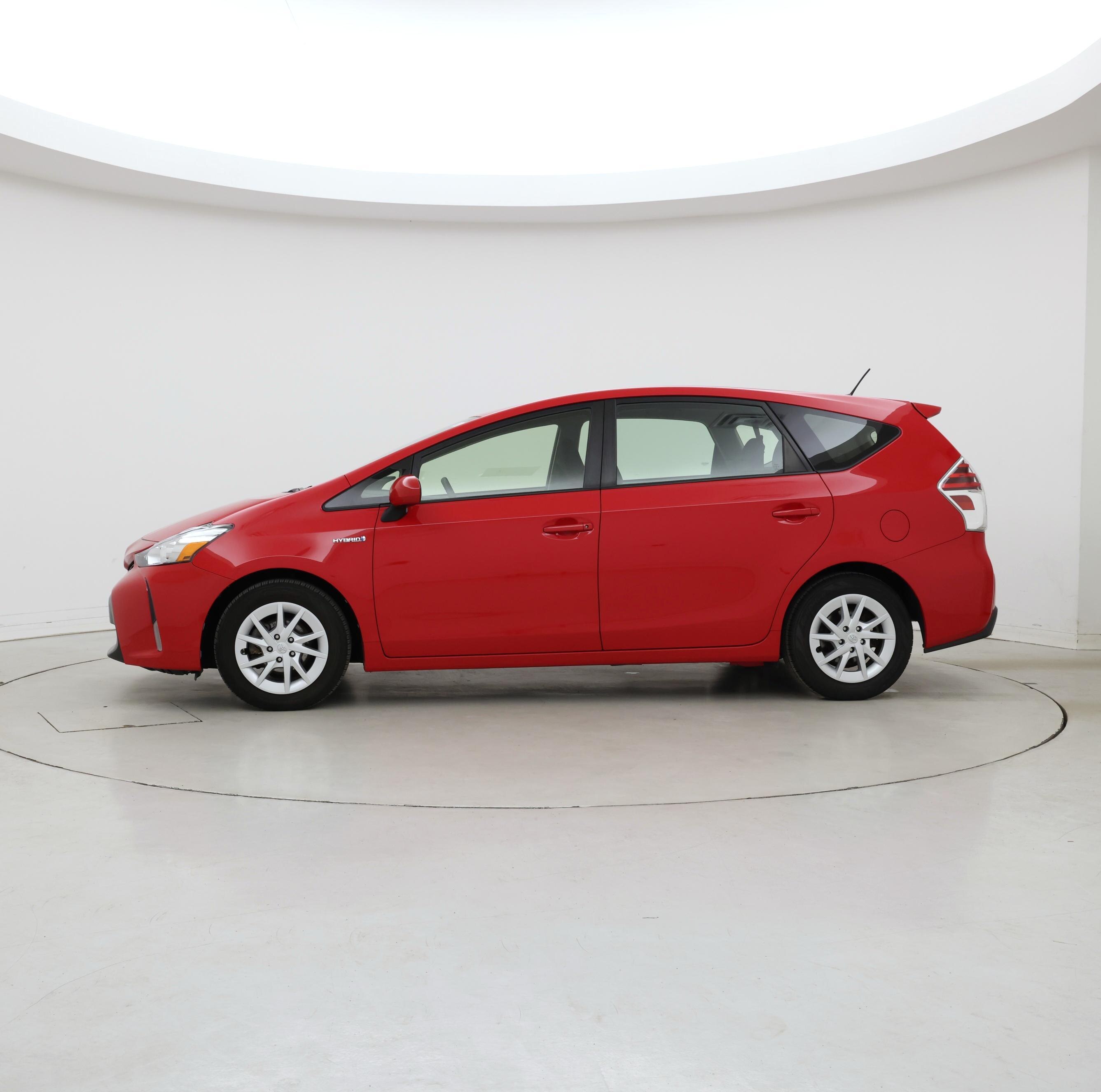 Thumbnail: 2015 Toyota Prius v - 3