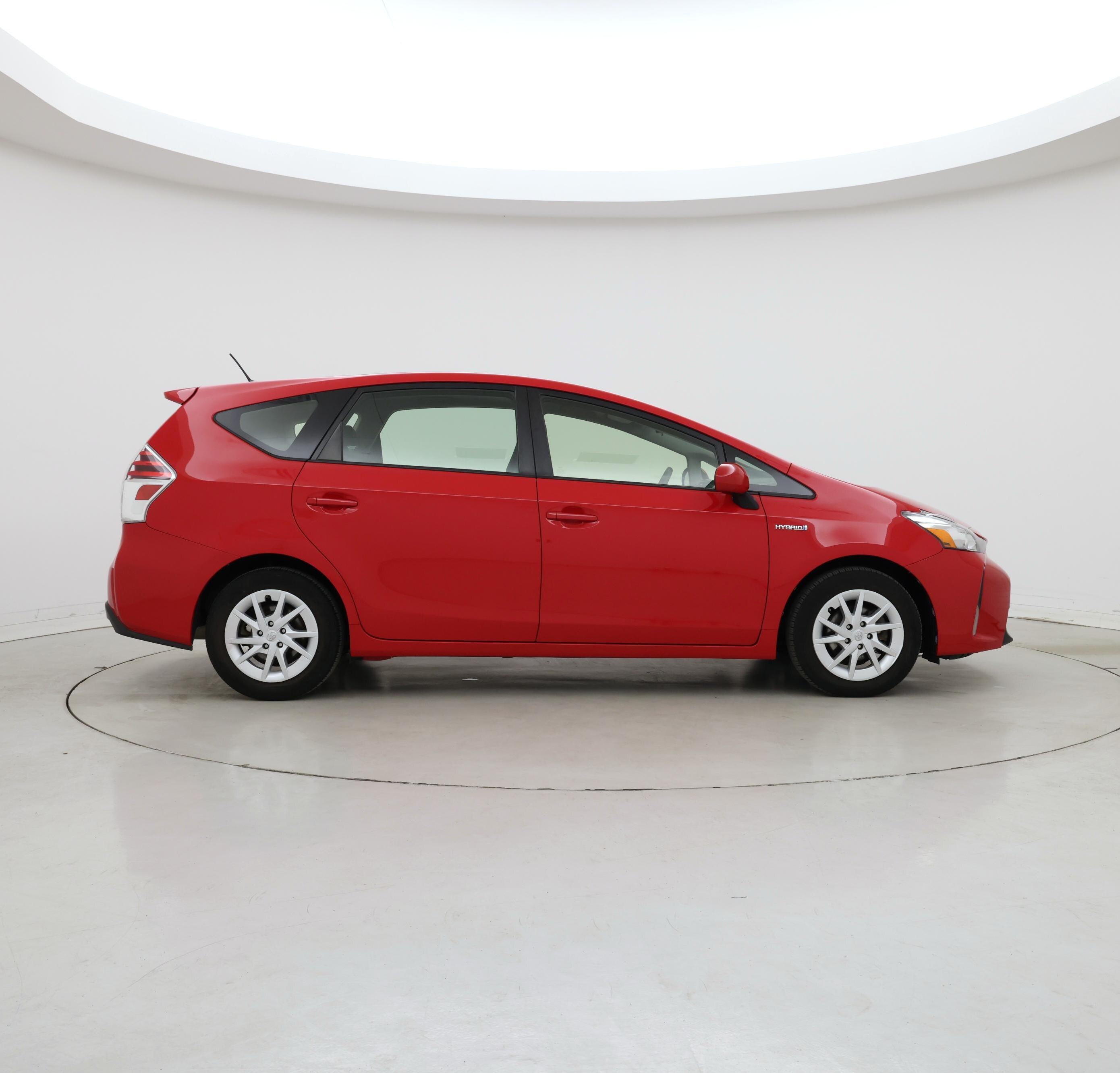 Thumbnail: 2015 Toyota Prius v - 7
