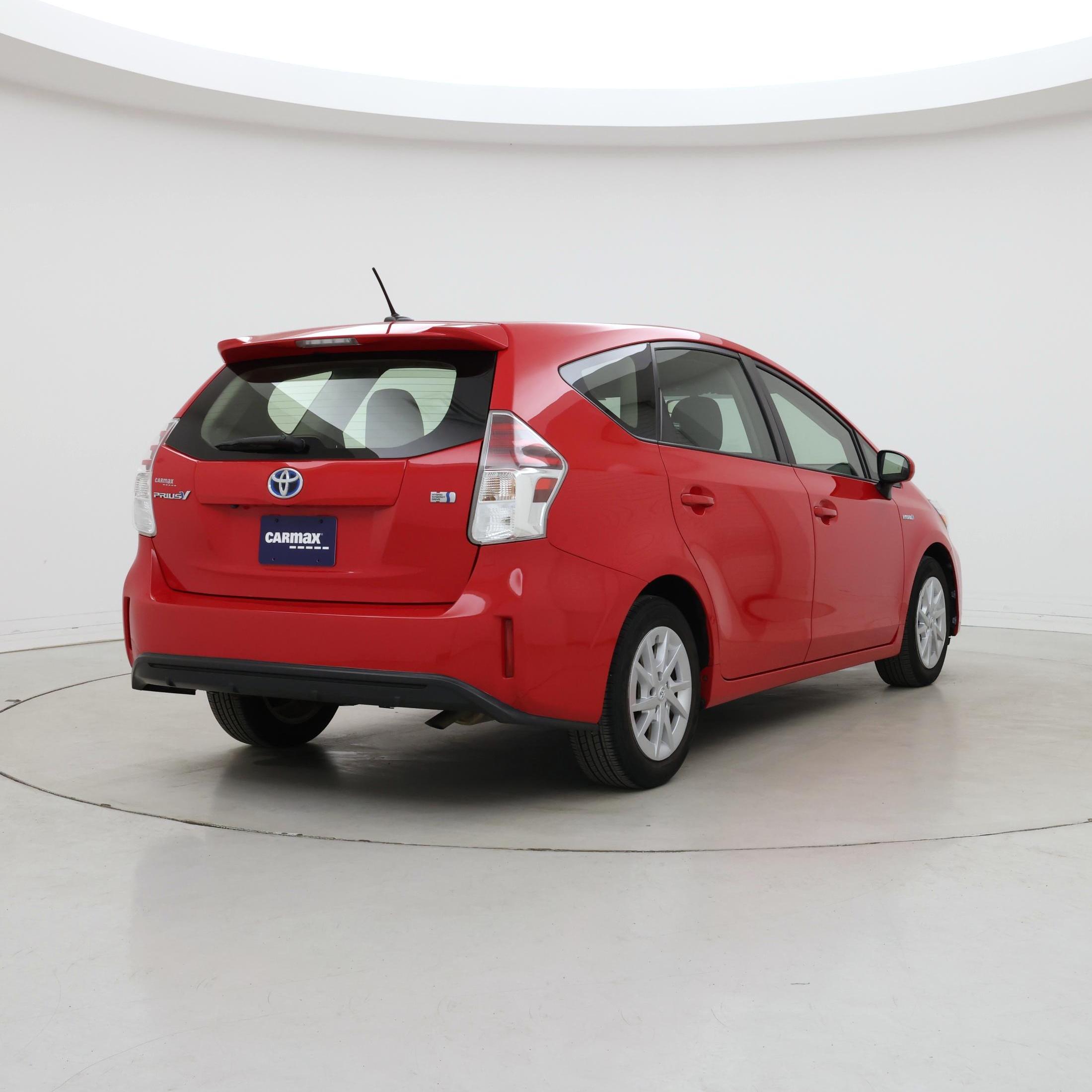 Thumbnail: 2015 Toyota Prius v - 8