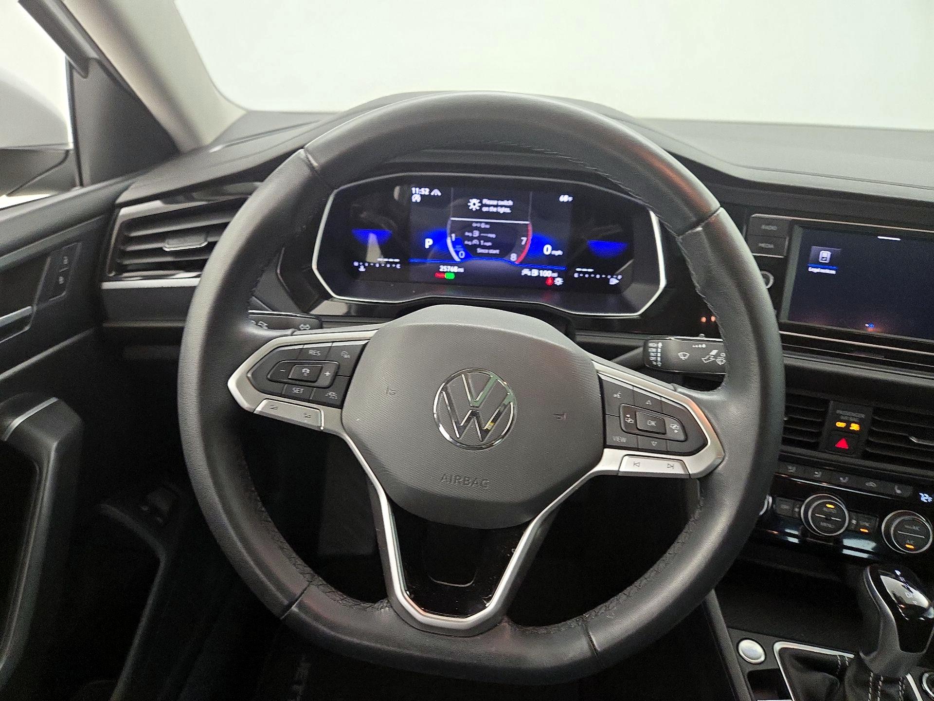 Thumbnail: 2023 Volkswagen Jetta - 10