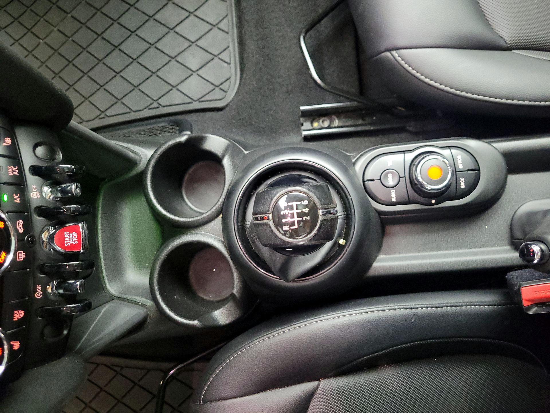 Thumbnail: 2018 MINI Cooper Hardtop - 17