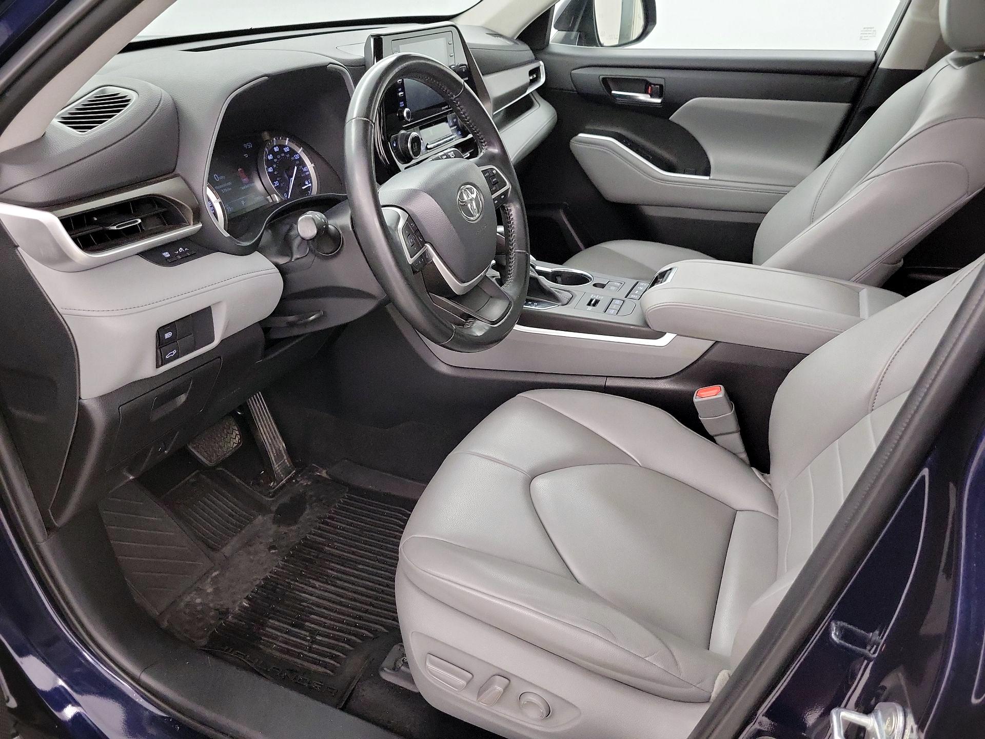 Thumbnail: 2022 Toyota Highlander - 11
