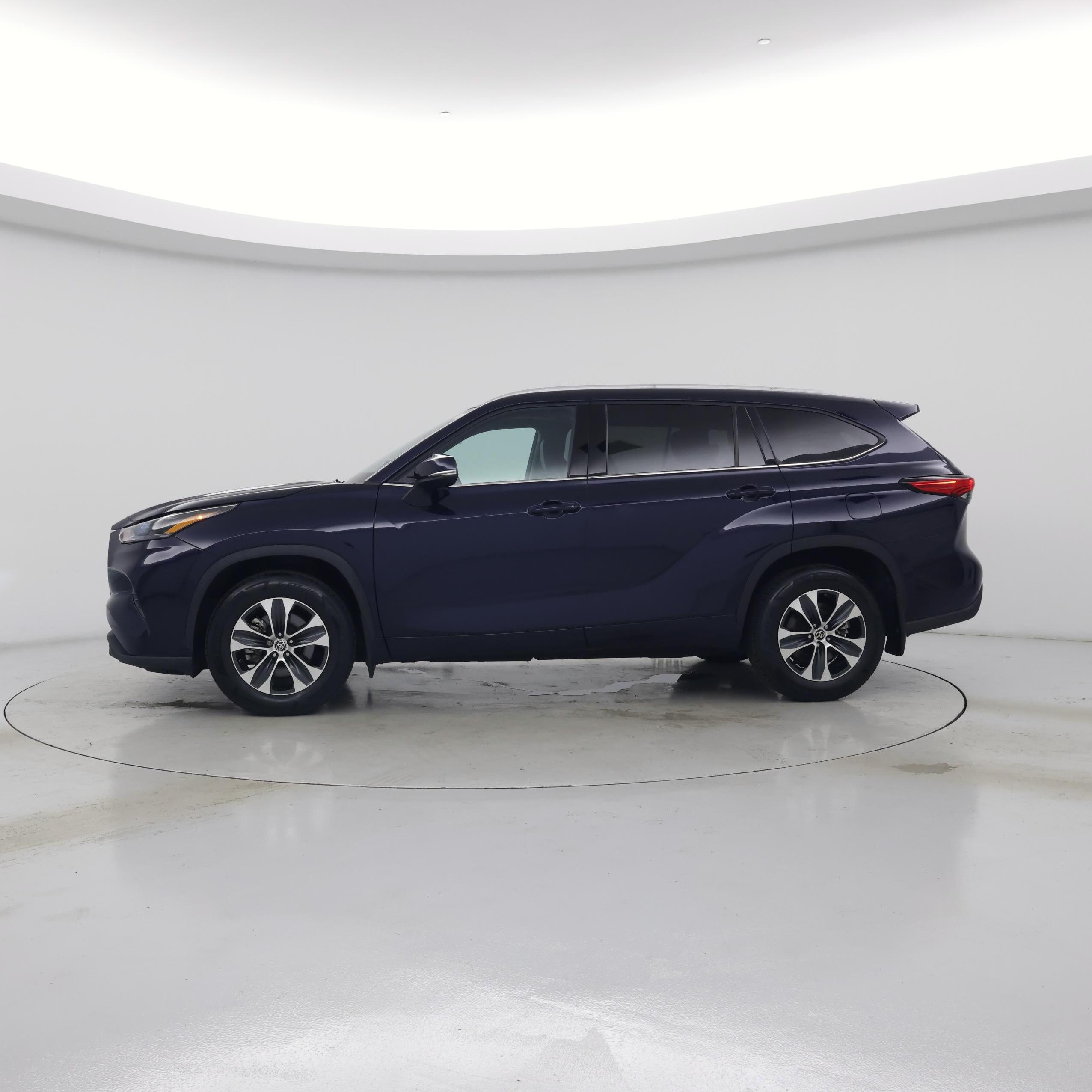 Thumbnail: 2022 Toyota Highlander - 3