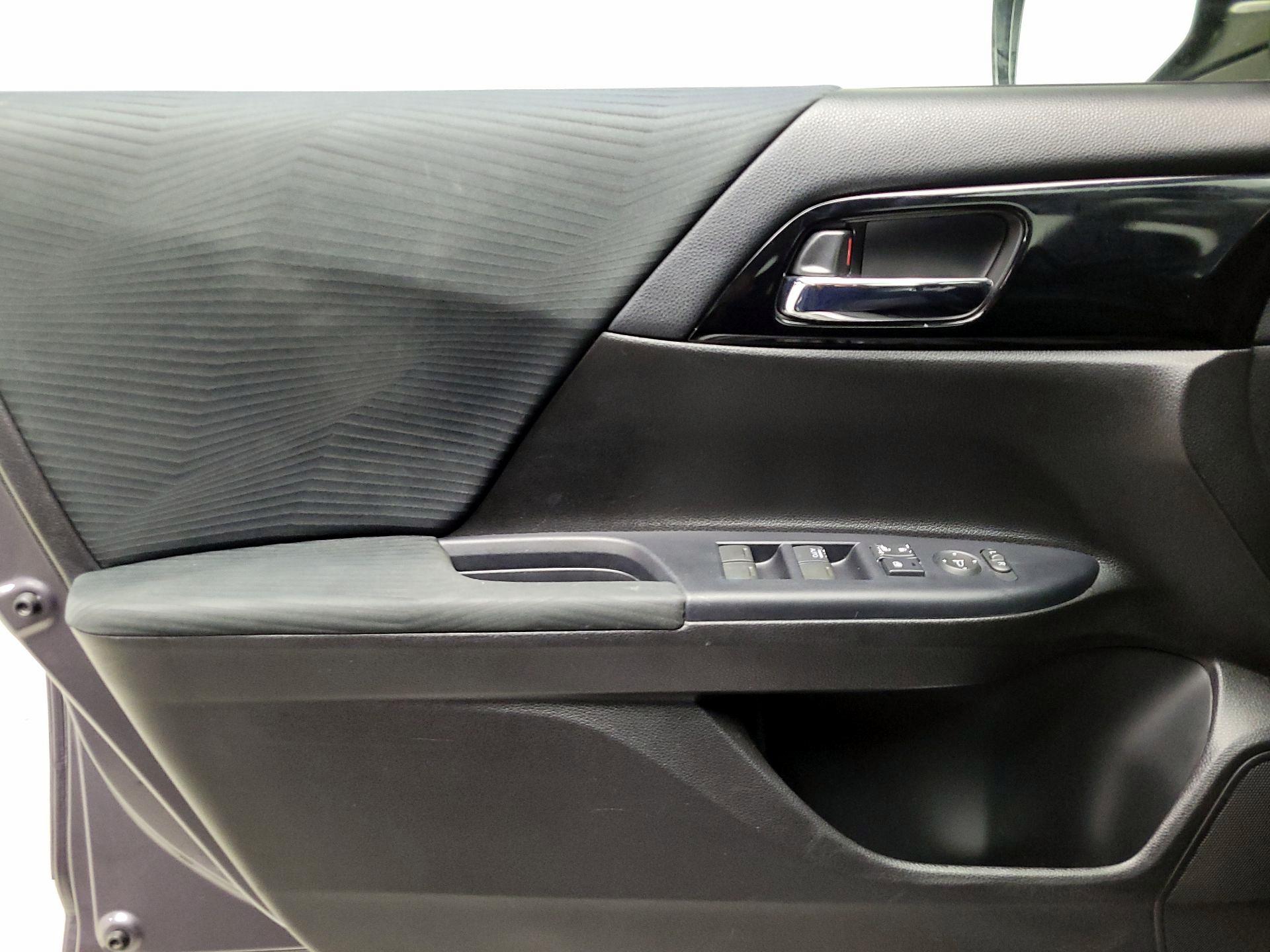 Thumbnail: 2016 Honda Accord - 12