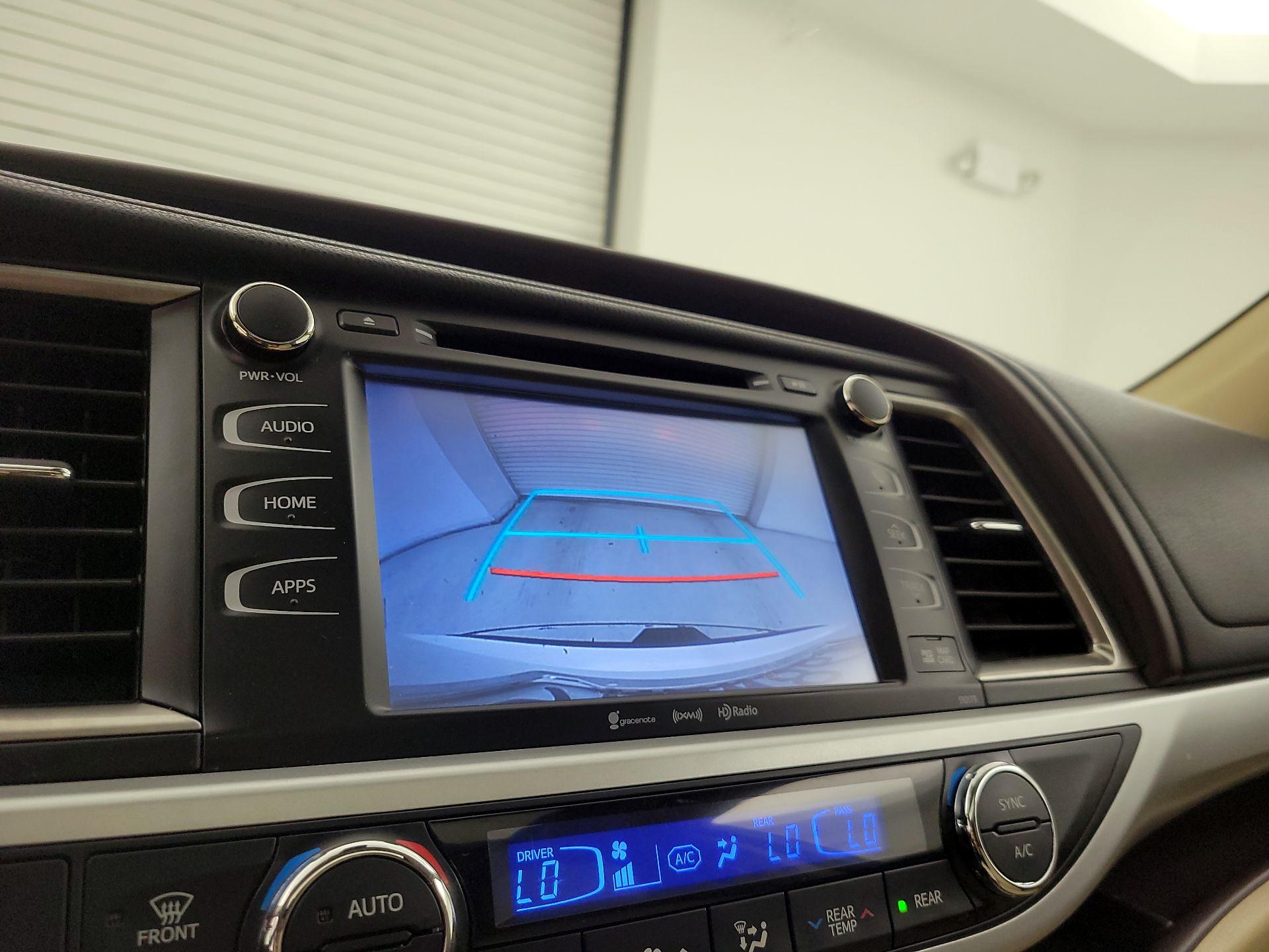 Thumbnail: 2018 Toyota Highlander - 15