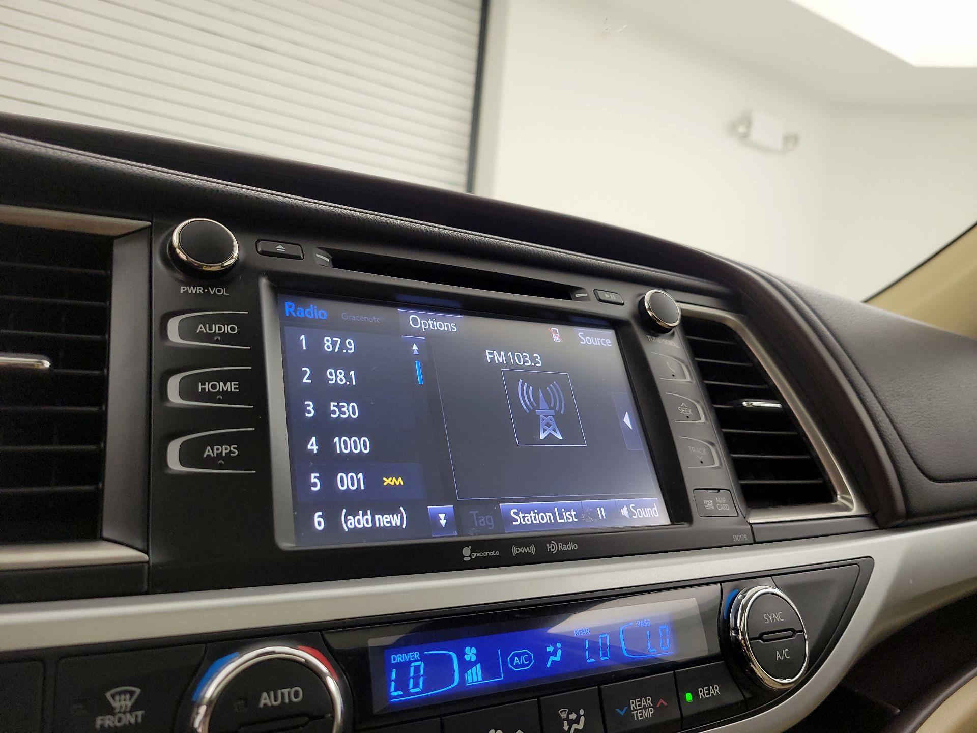 Thumbnail: 2018 Toyota Highlander - 16