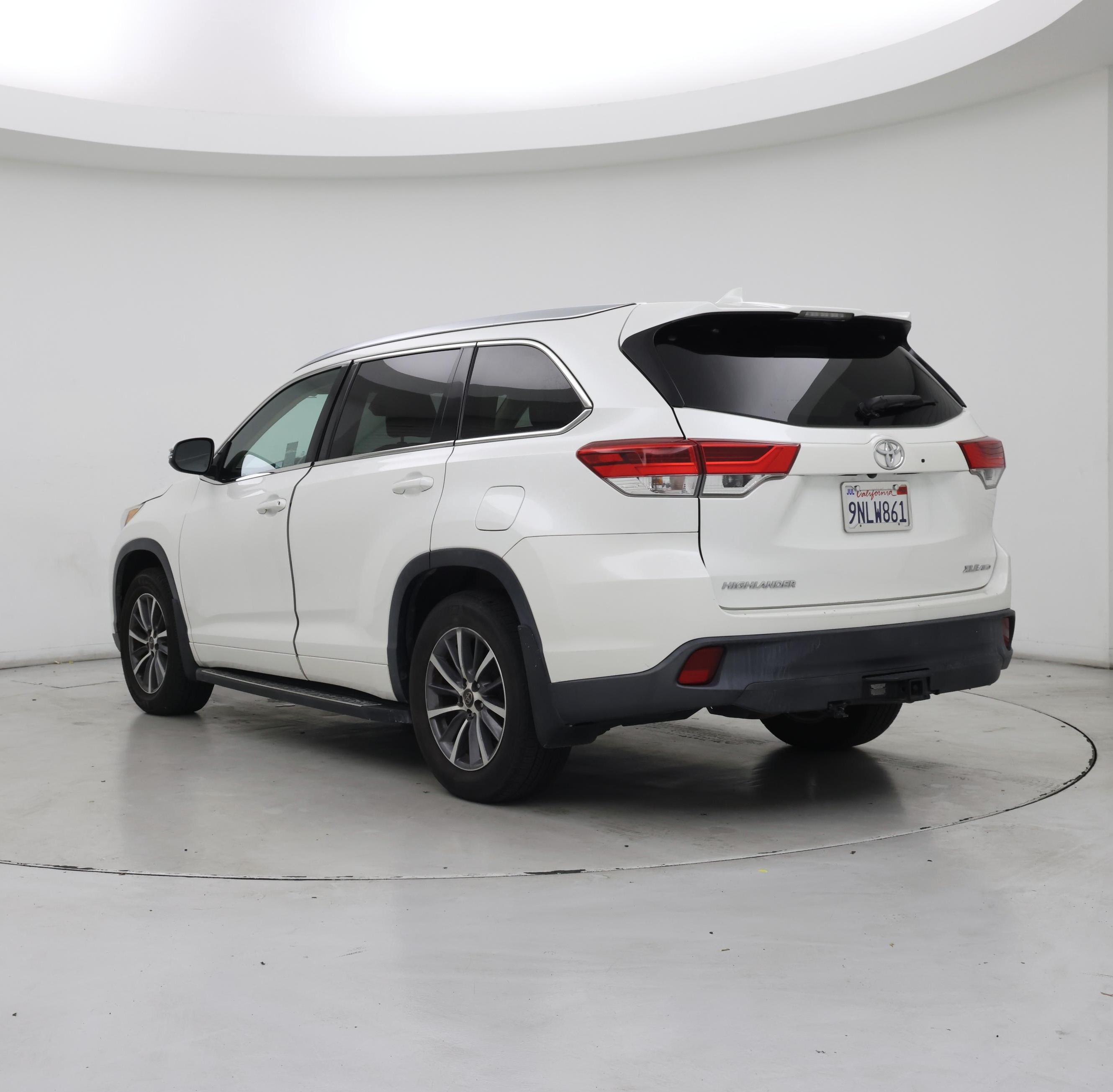 Thumbnail: 2018 Toyota Highlander - 2