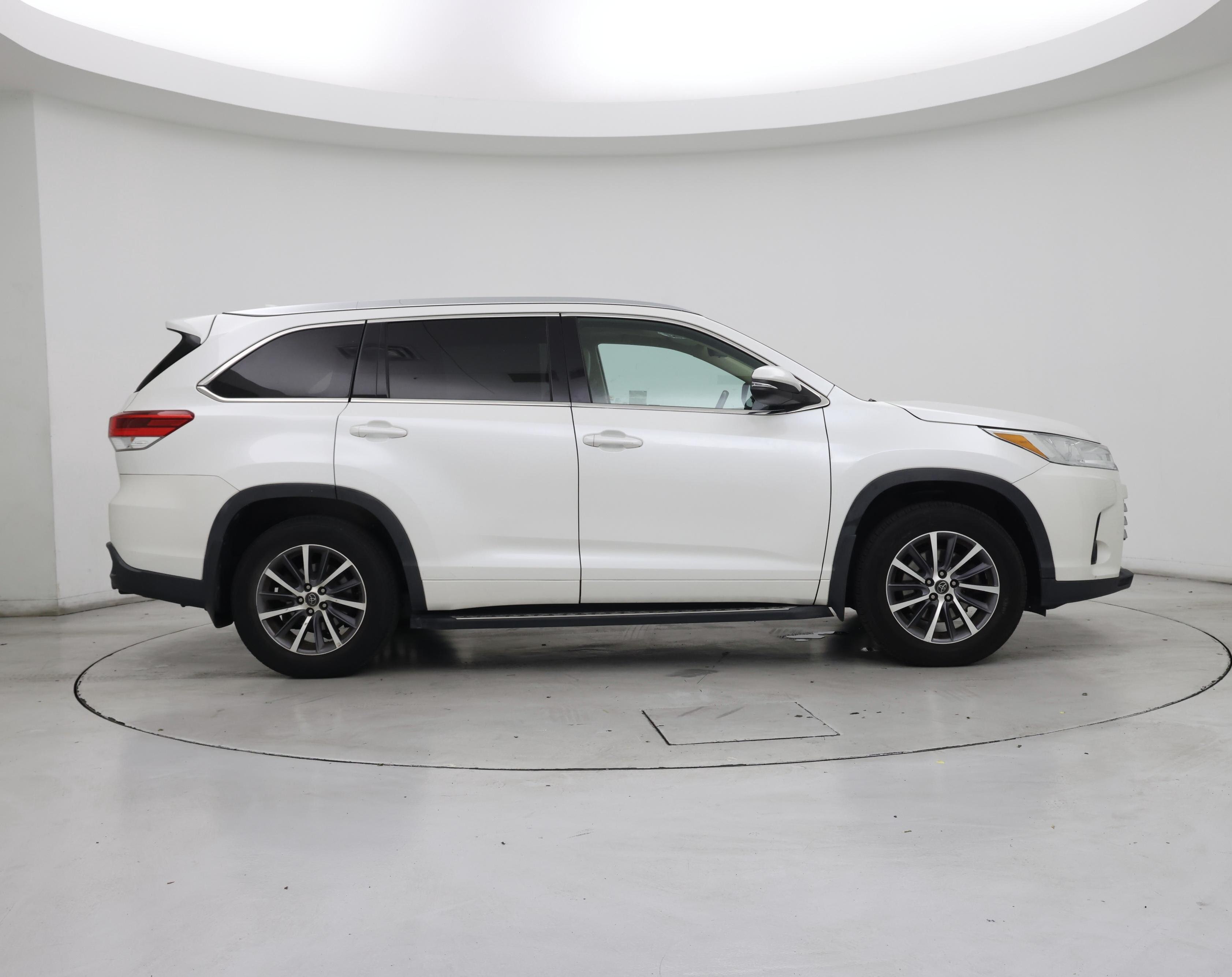 Thumbnail: 2018 Toyota Highlander - 7