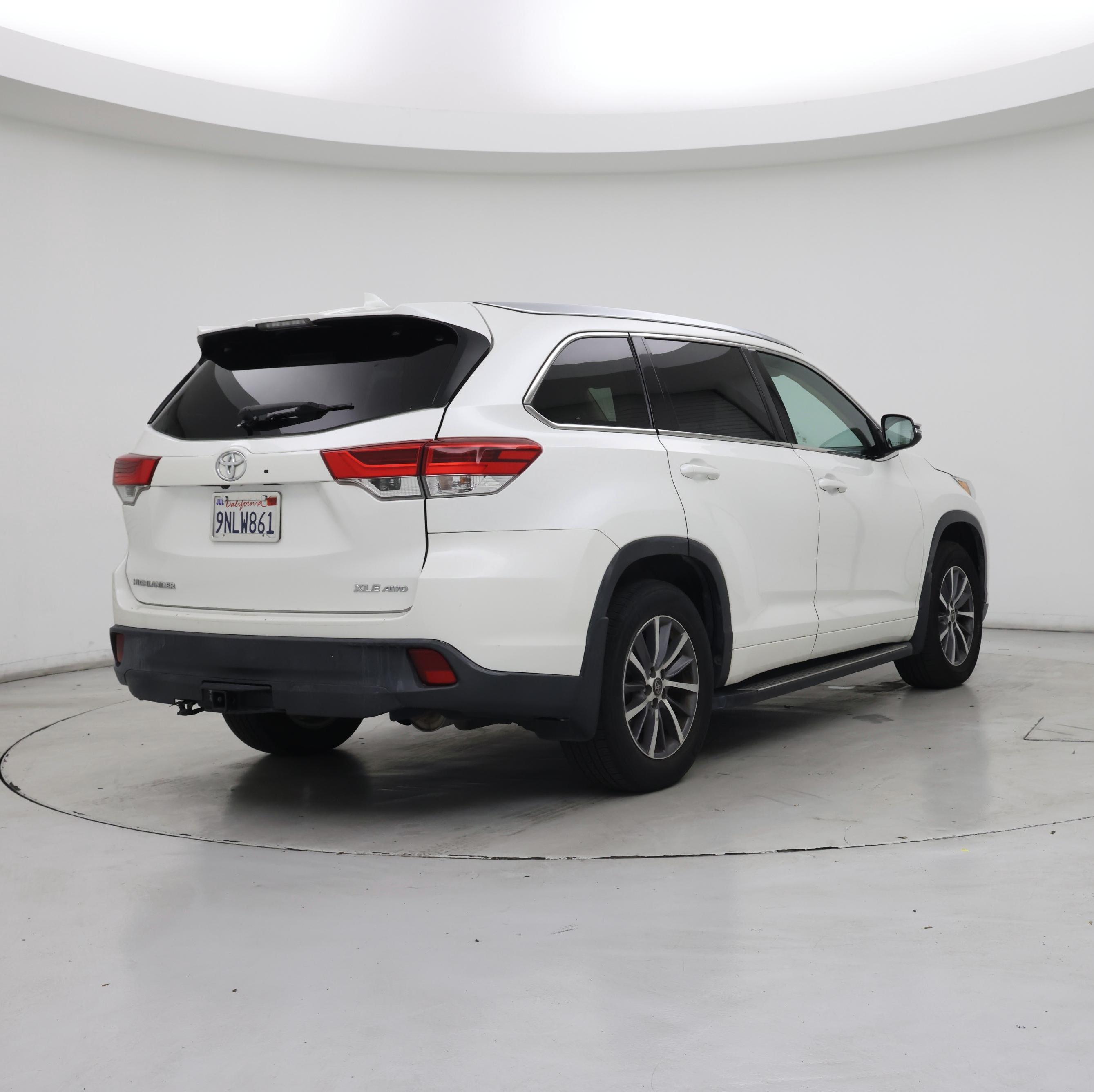 Thumbnail: 2018 Toyota Highlander - 8