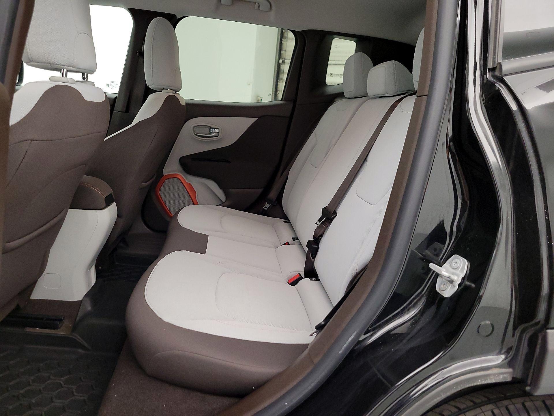 Thumbnail: 2015 Jeep Renegade - 19