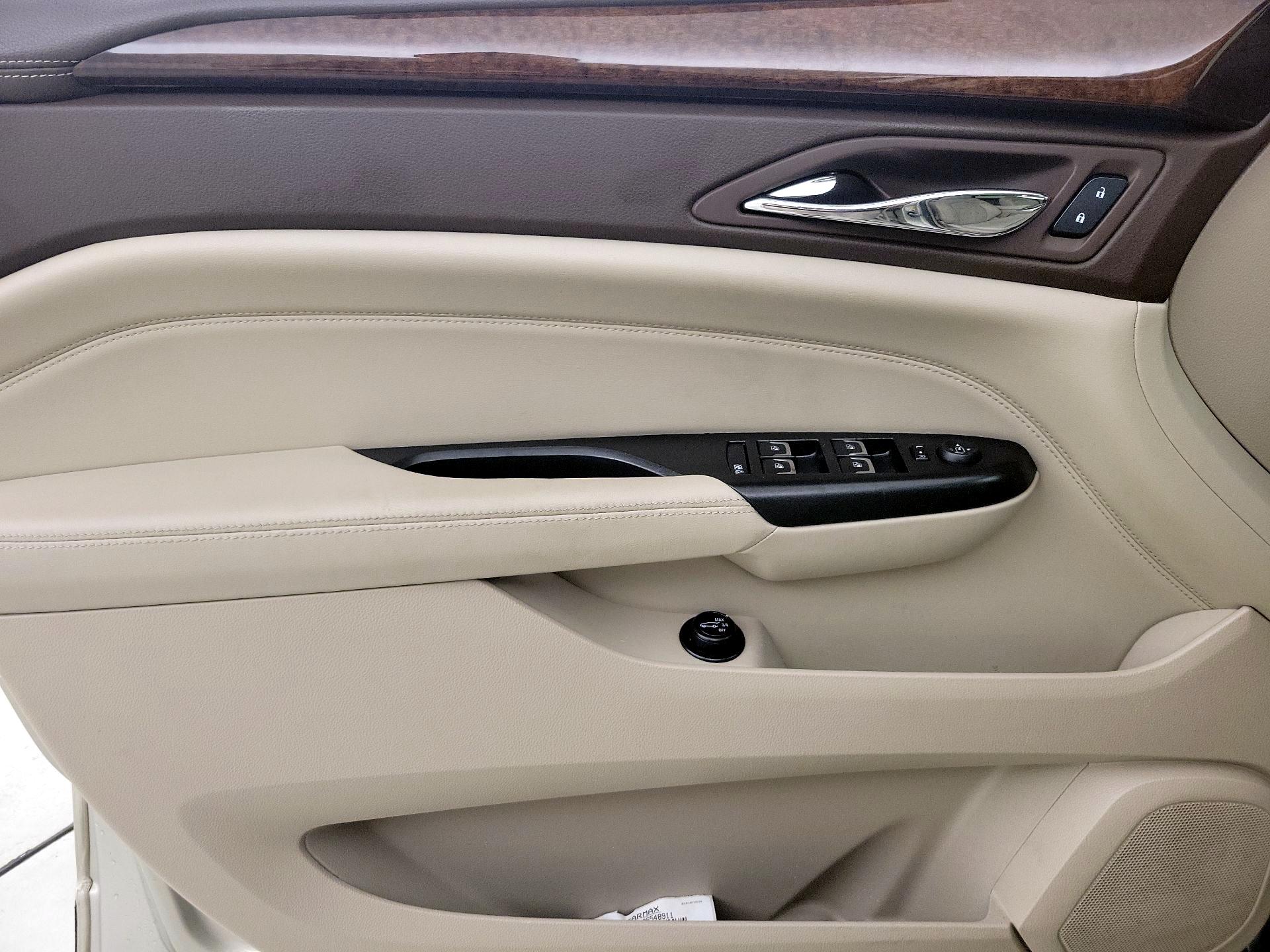 Thumbnail: 2016 Cadillac SRX - 12