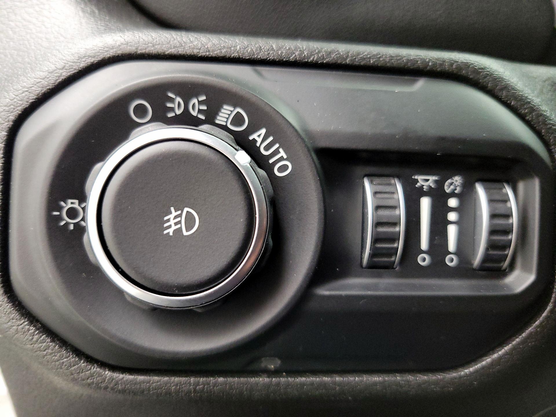 Thumbnail: 2018 Jeep Wrangler - 13
