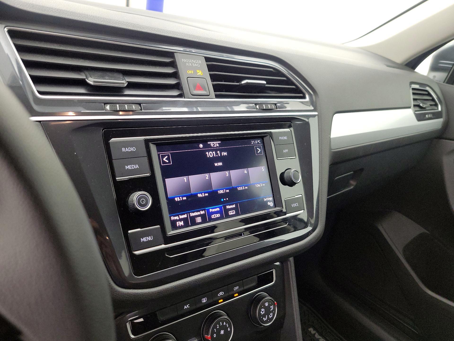 Thumbnail: 2020 Volkswagen Tiguan - 15