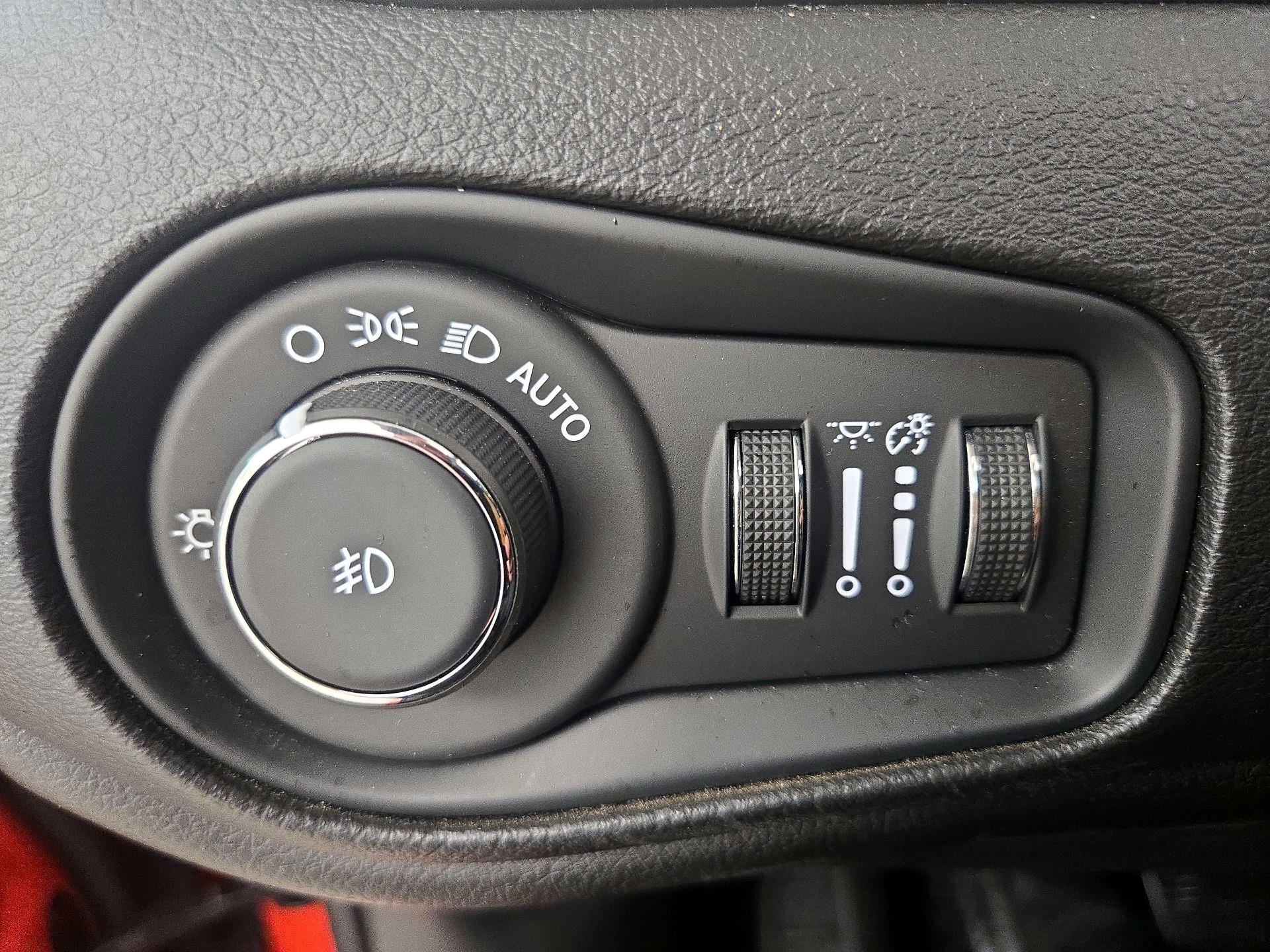 Thumbnail: 2021 Jeep Renegade - 13
