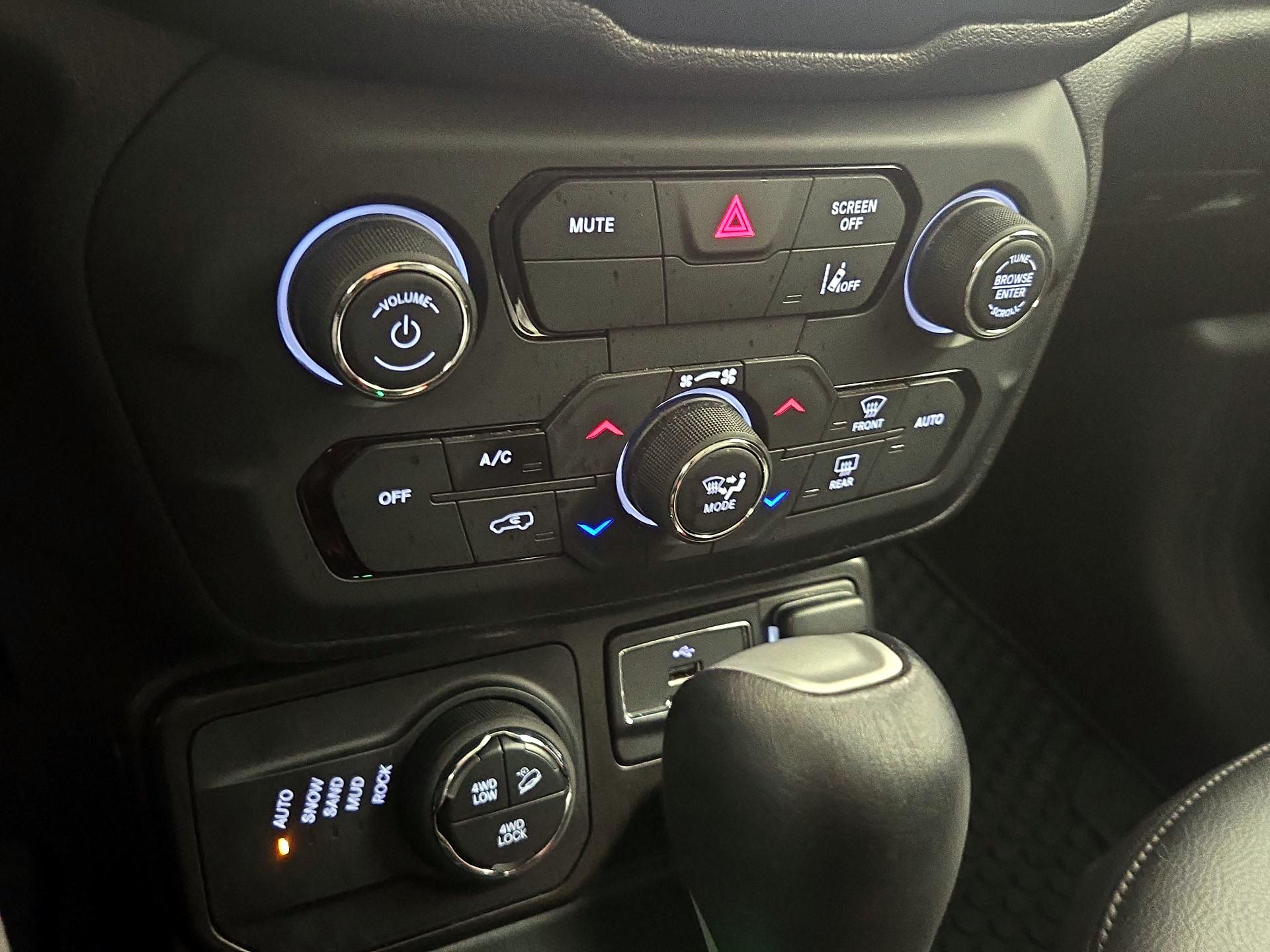 Thumbnail: 2021 Jeep Renegade - 17