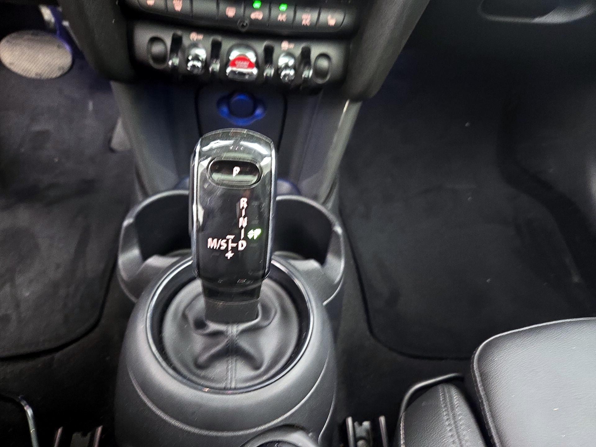 Thumbnail: 2020 MINI Cooper Hardtop - 17