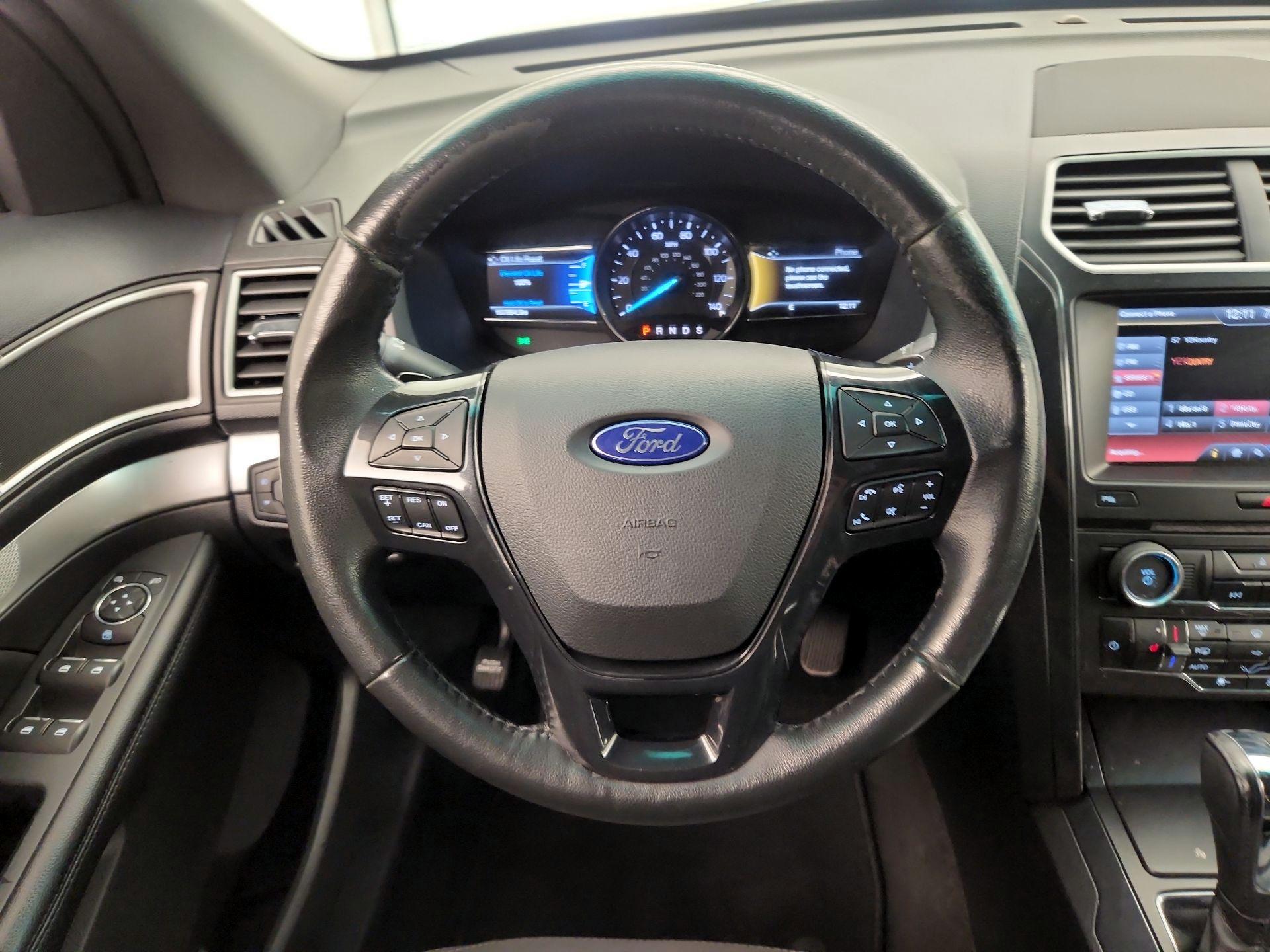 Thumbnail: 2016 Ford Explorer - 10