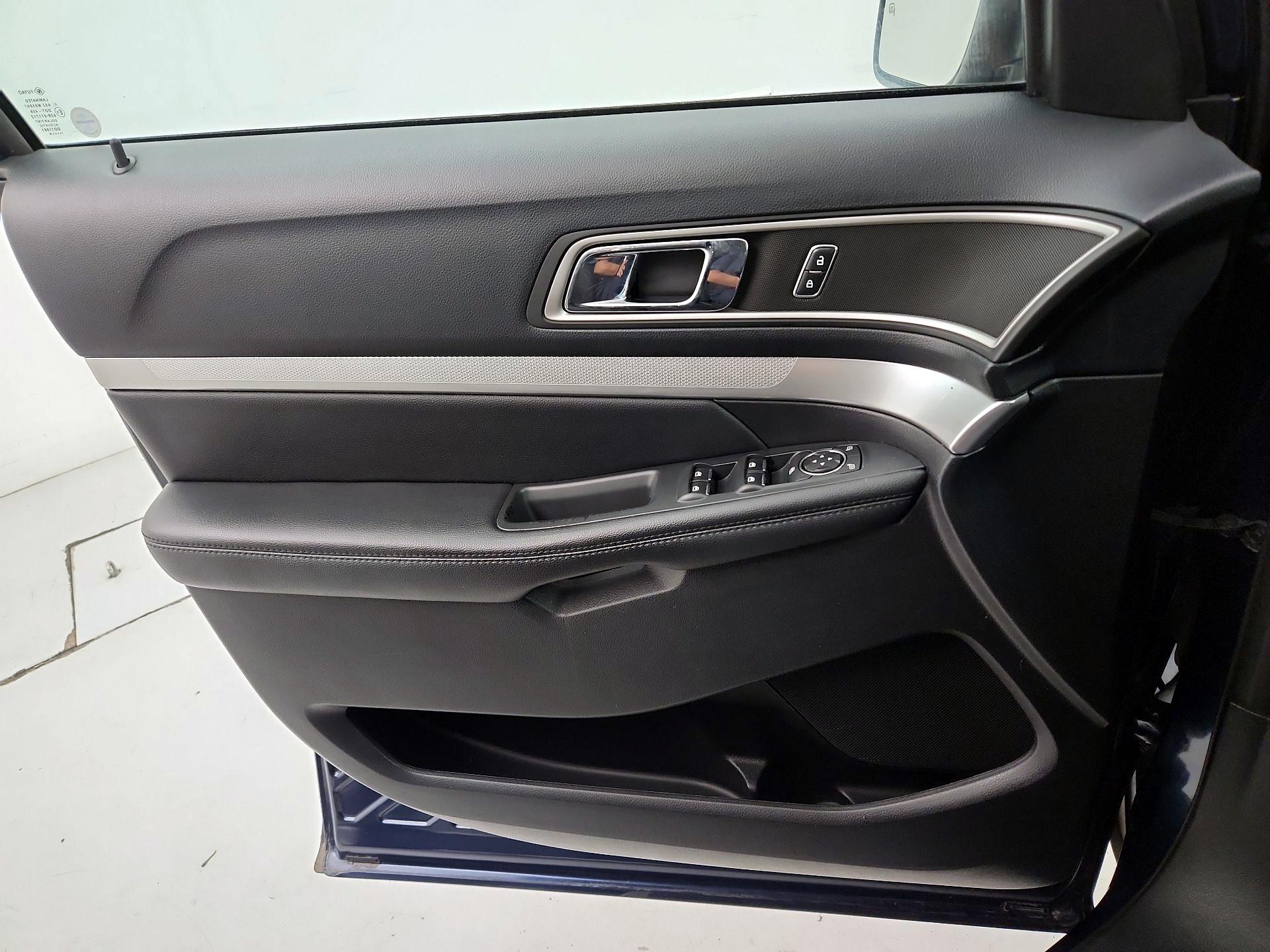 Thumbnail: 2016 Ford Explorer - 12