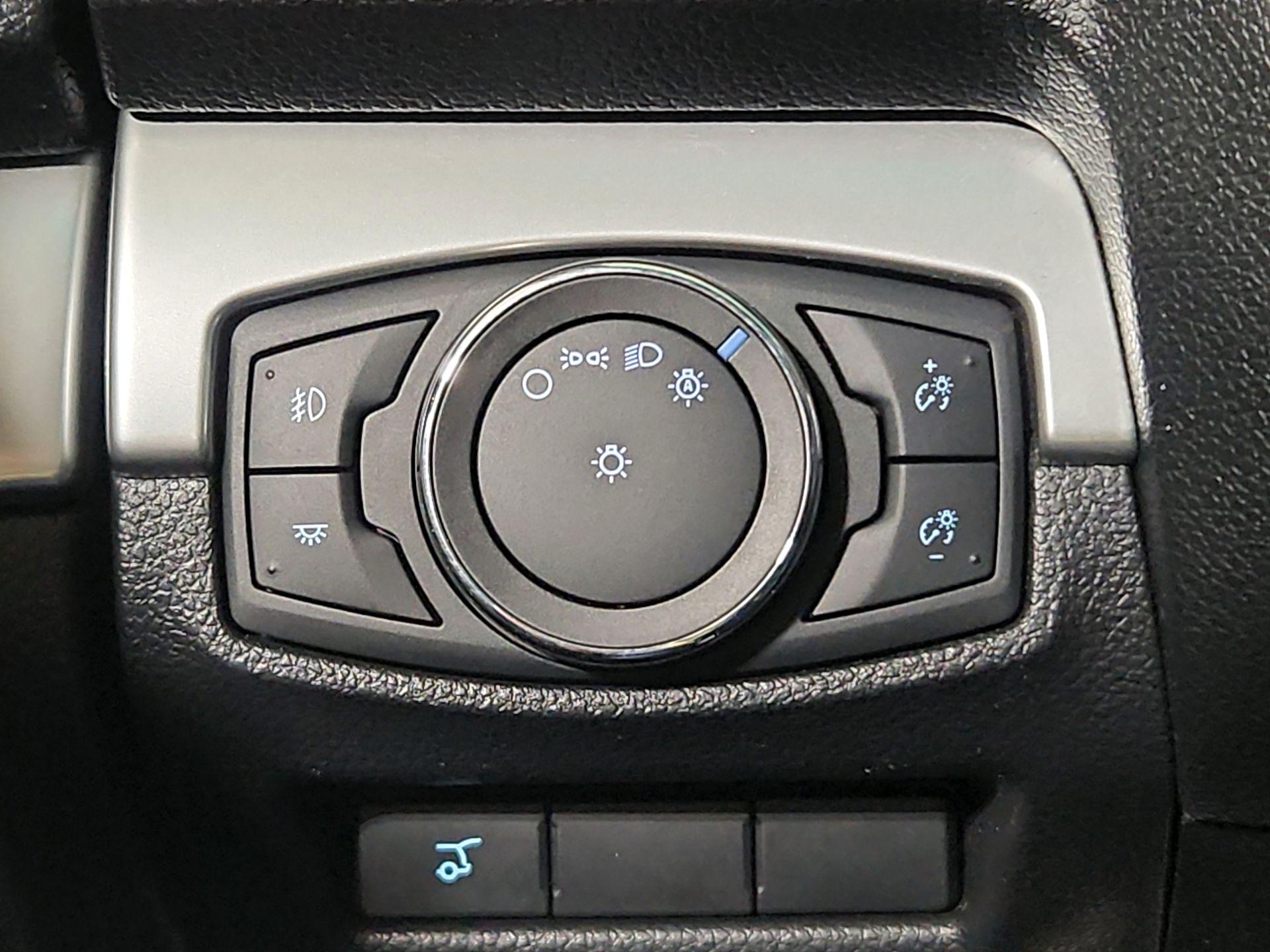 Thumbnail: 2016 Ford Explorer - 13
