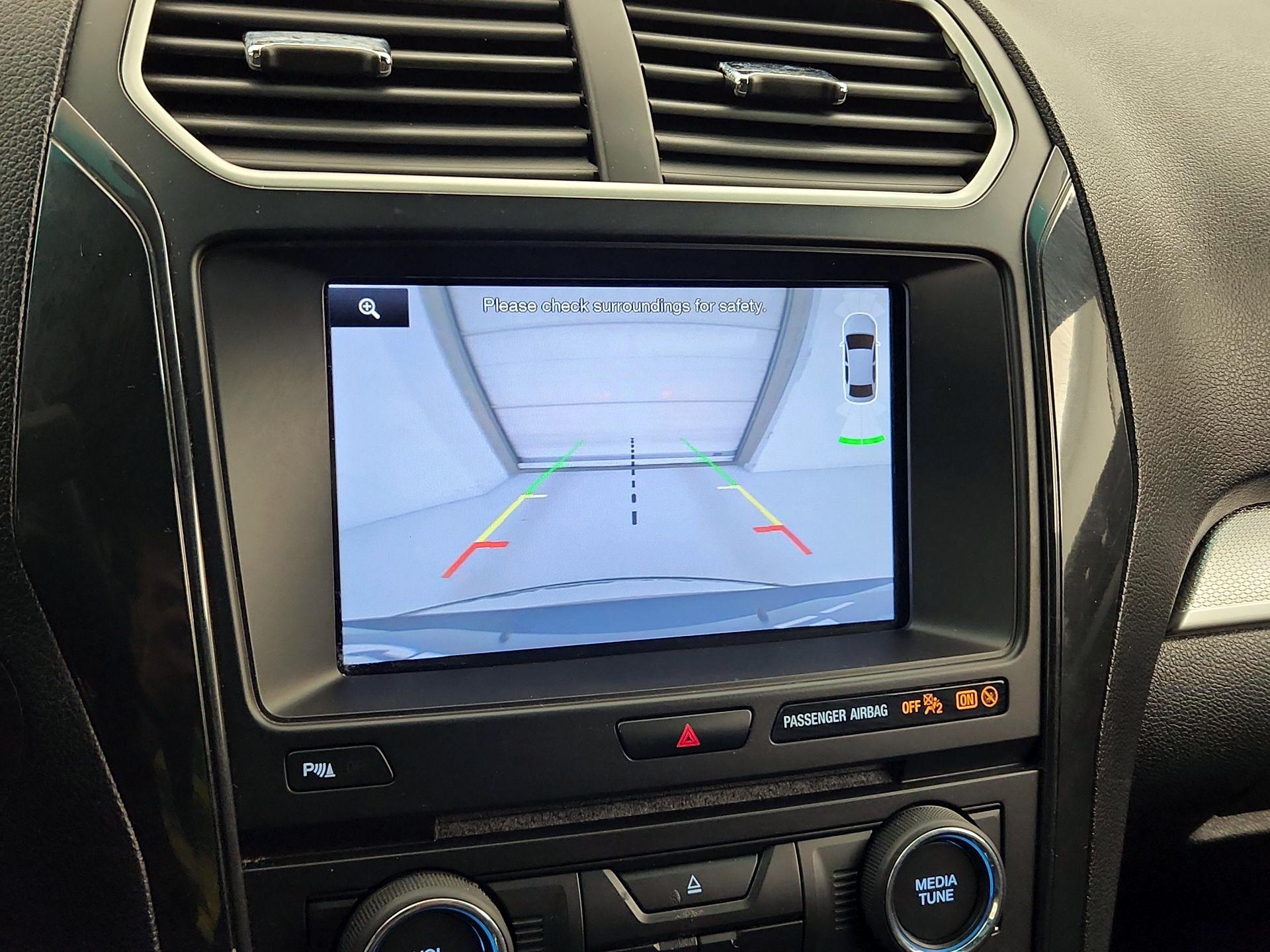 Thumbnail: 2016 Ford Explorer - 14