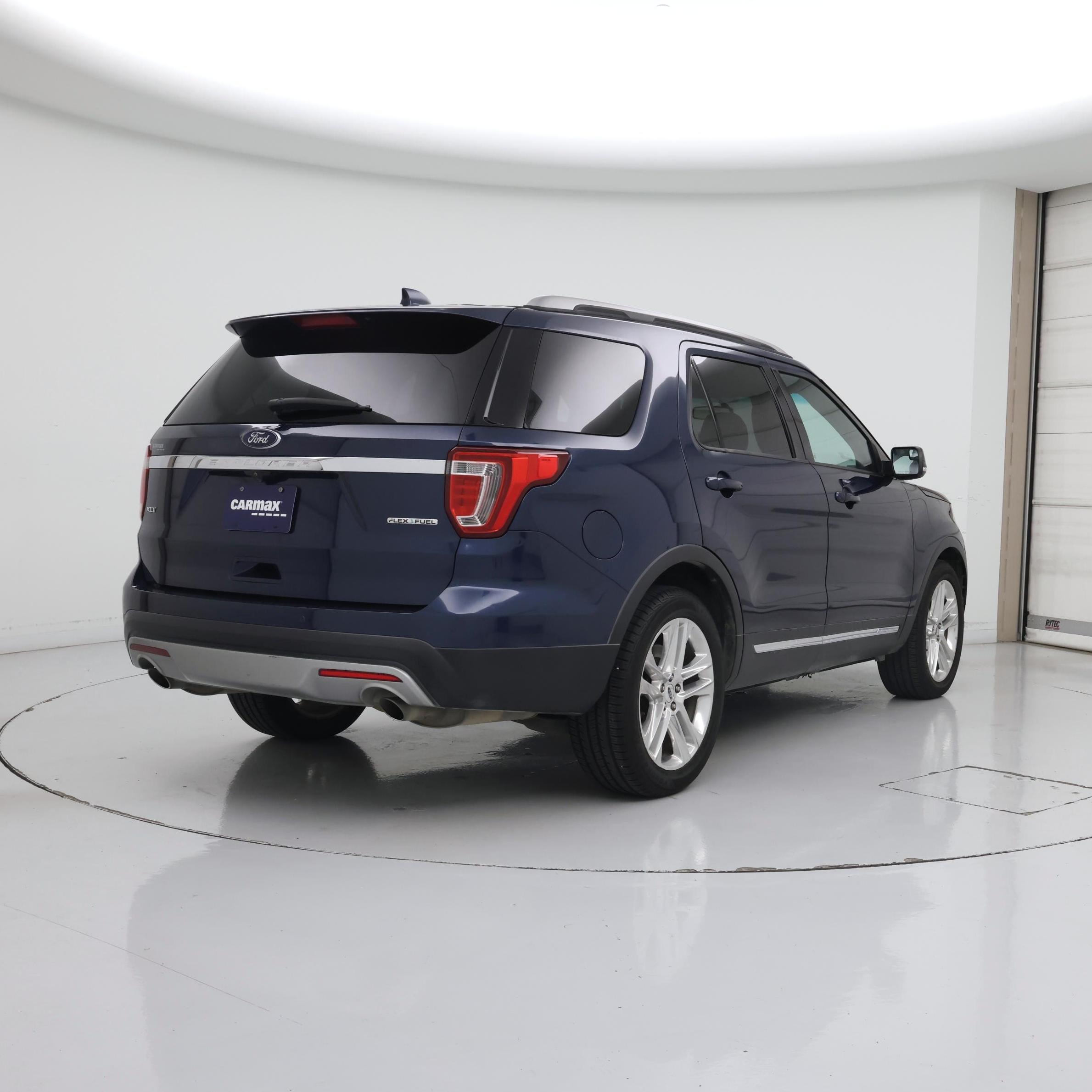 Thumbnail: 2016 Ford Explorer - 8