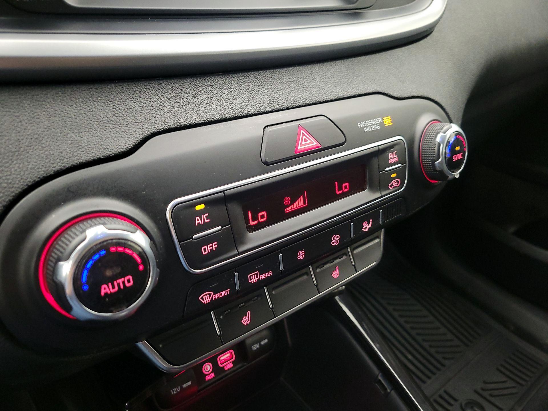 Thumbnail: 2020 Kia Sorento - 16