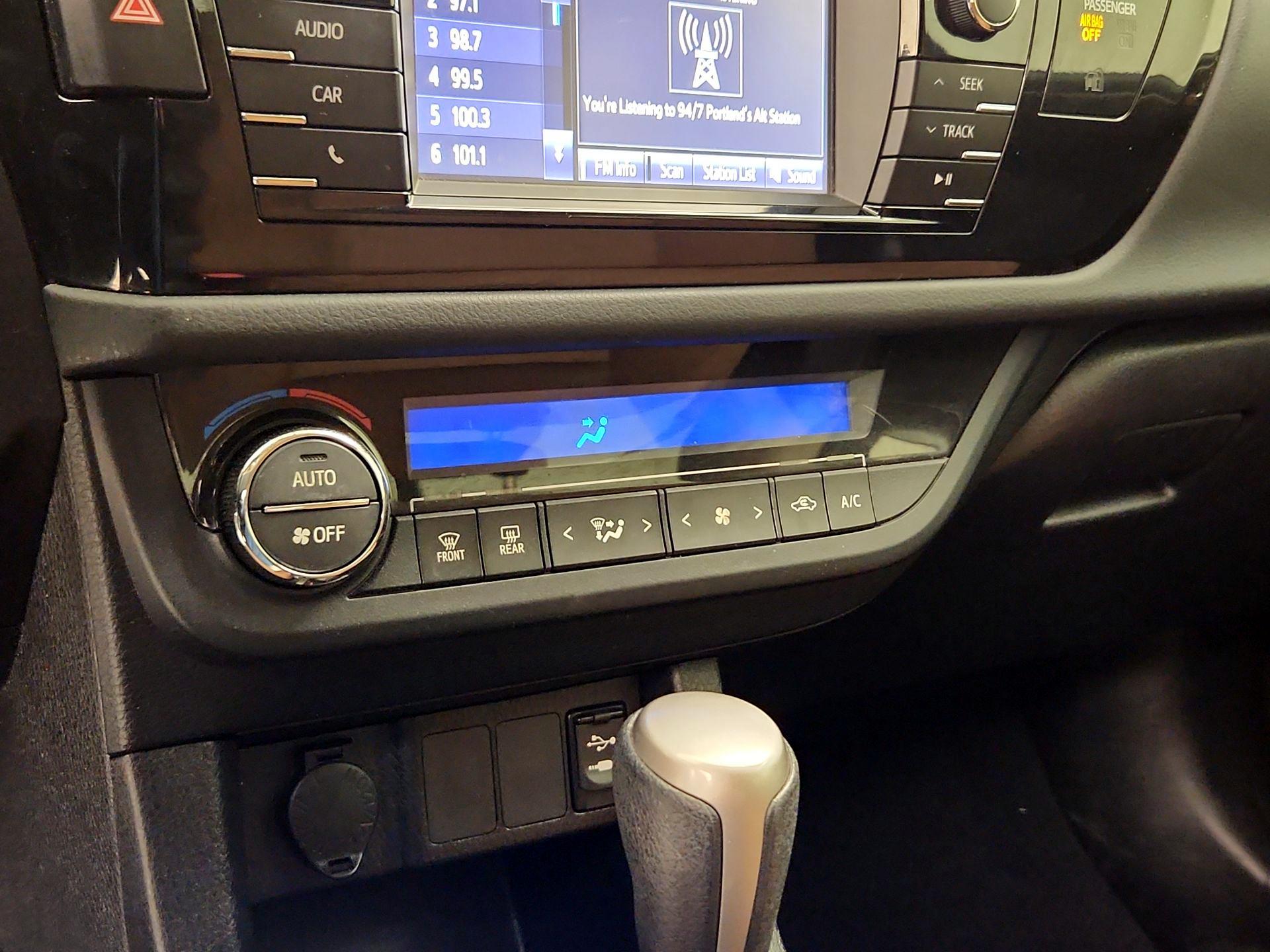 Thumbnail: 2016 Toyota Corolla - 16