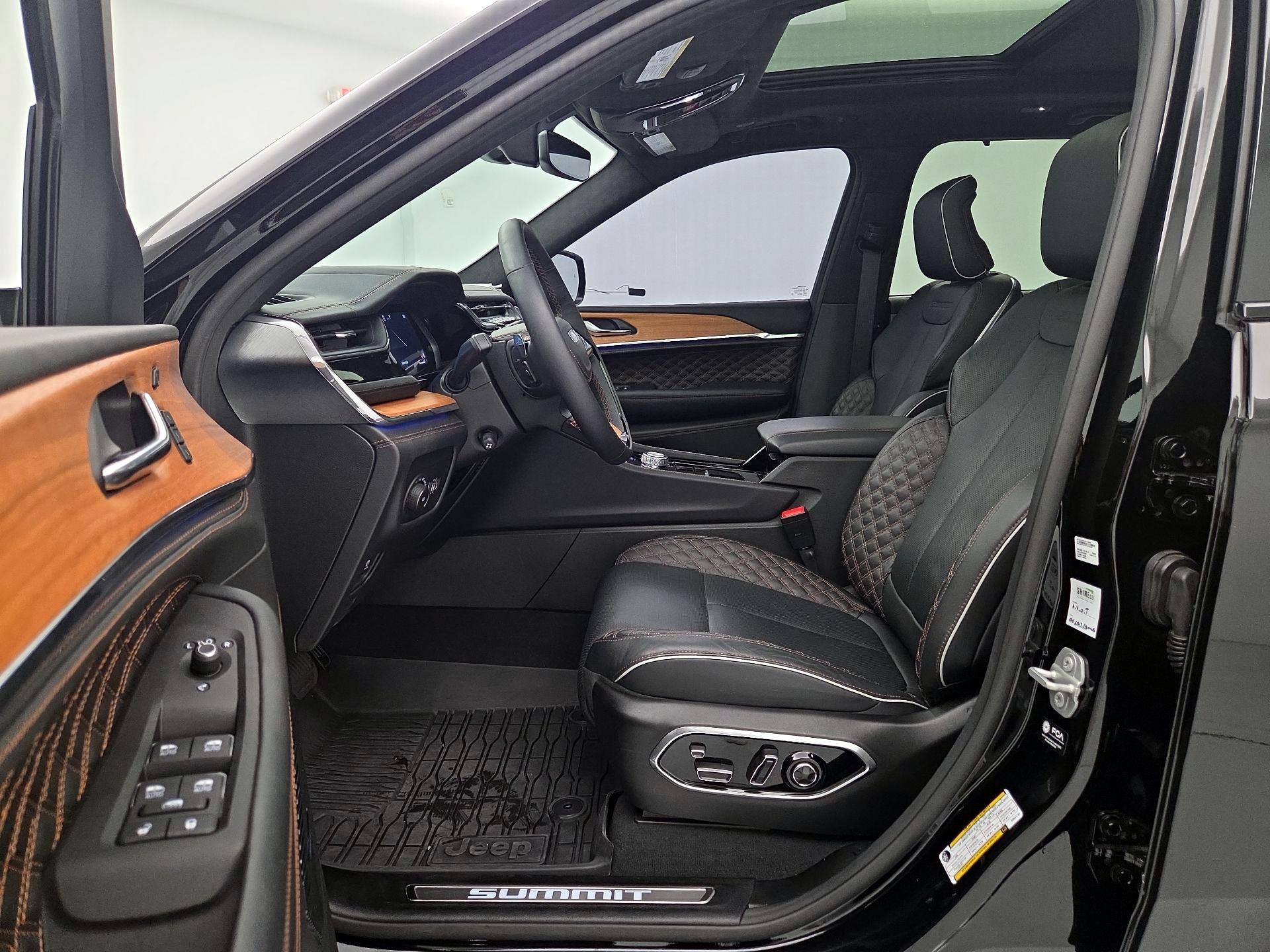 Thumbnail: 2025 Jeep Grand Cherokee - 11