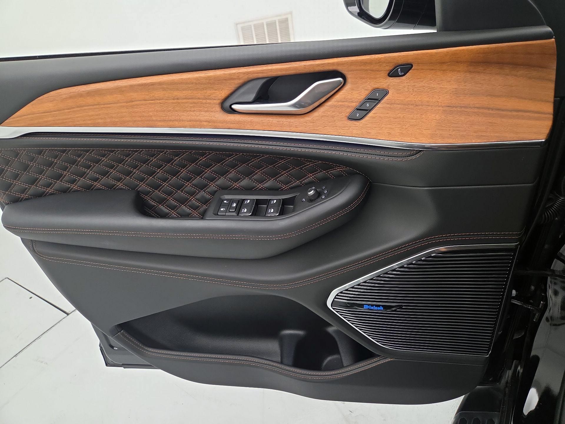 Thumbnail: 2025 Jeep Grand Cherokee - 12