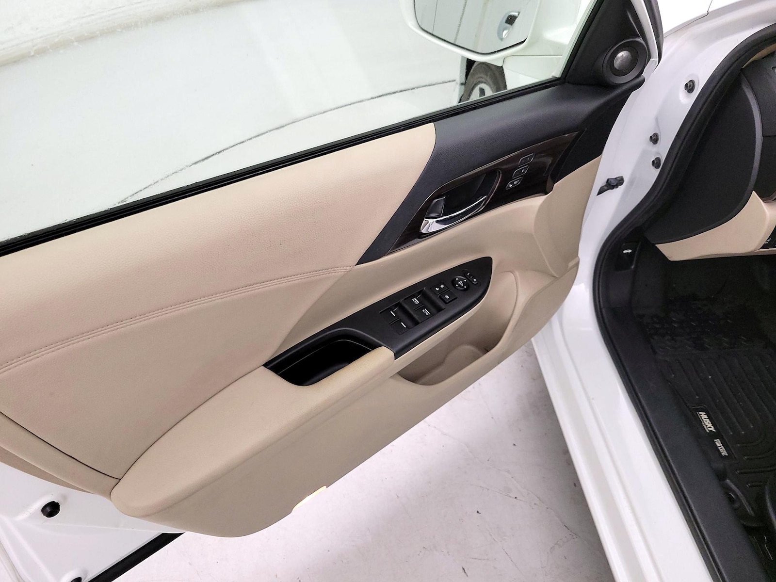 2017 Honda Accord Hybrid EX-L - Photo 13