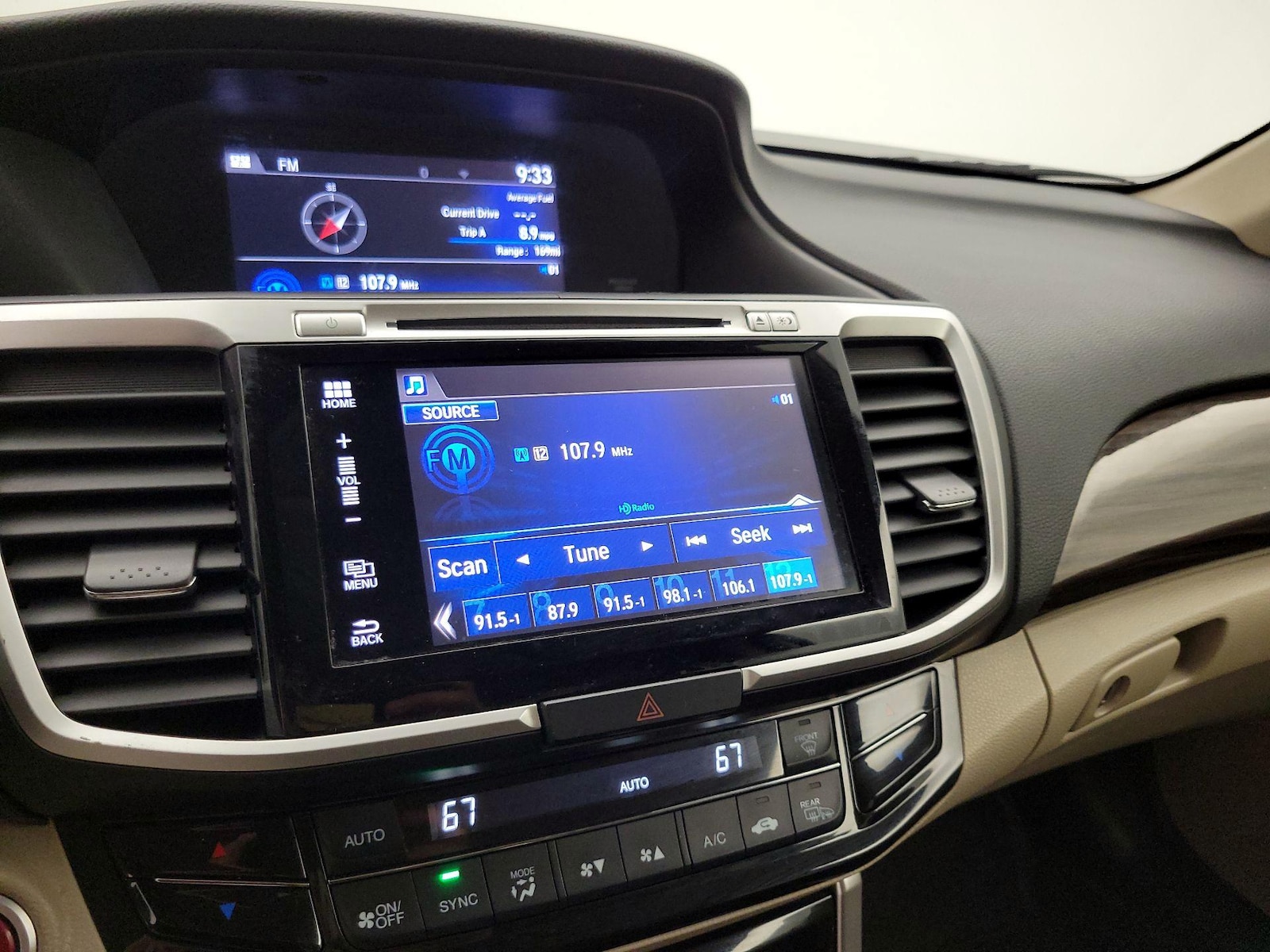 2017 Honda Accord Hybrid EX-L - Photo 16