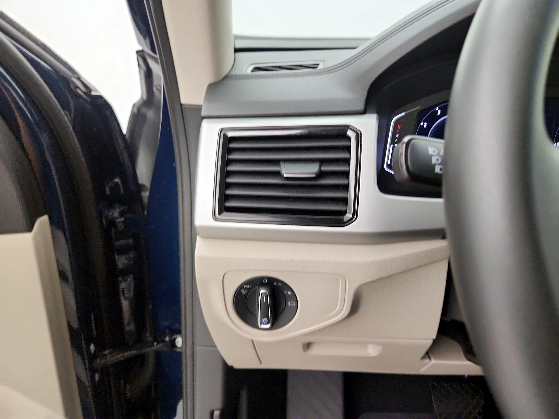 Thumbnail: 2023 Volkswagen Atlas - 13
