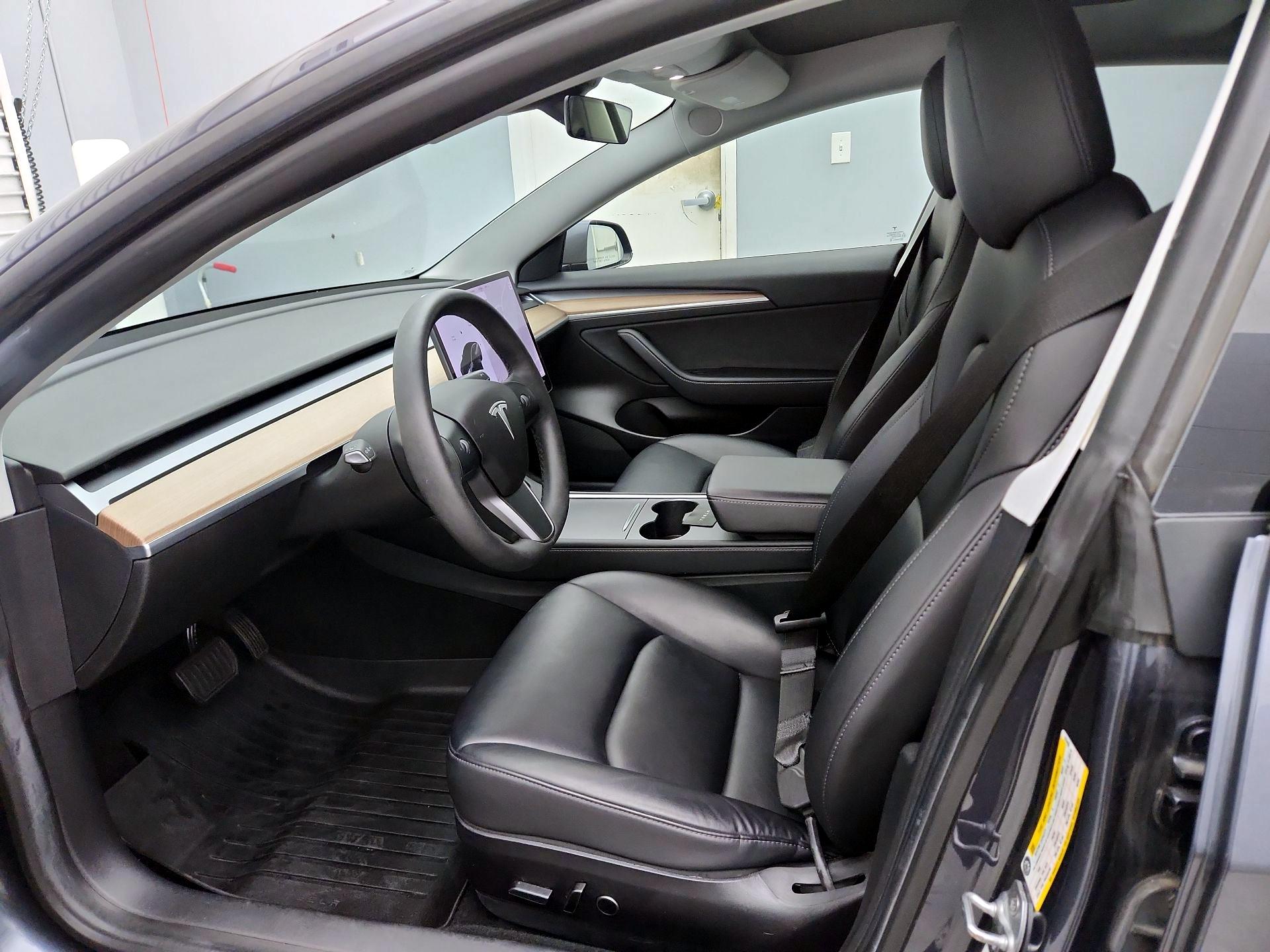 Thumbnail: 2021 Tesla Model 3 - 11