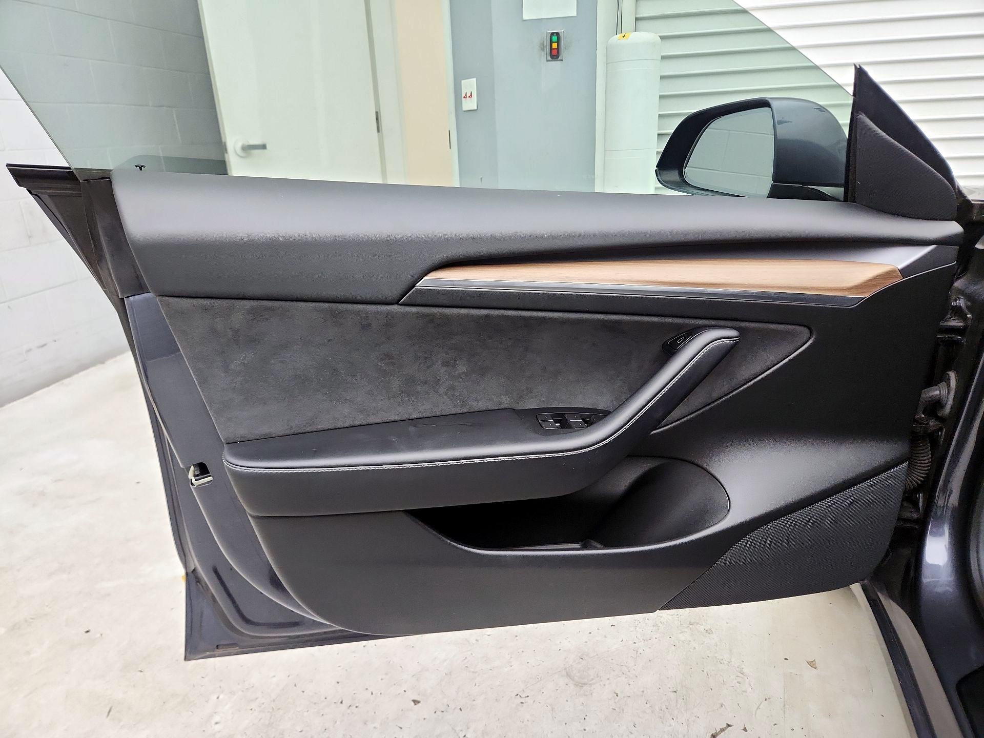 Thumbnail: 2021 Tesla Model 3 - 12