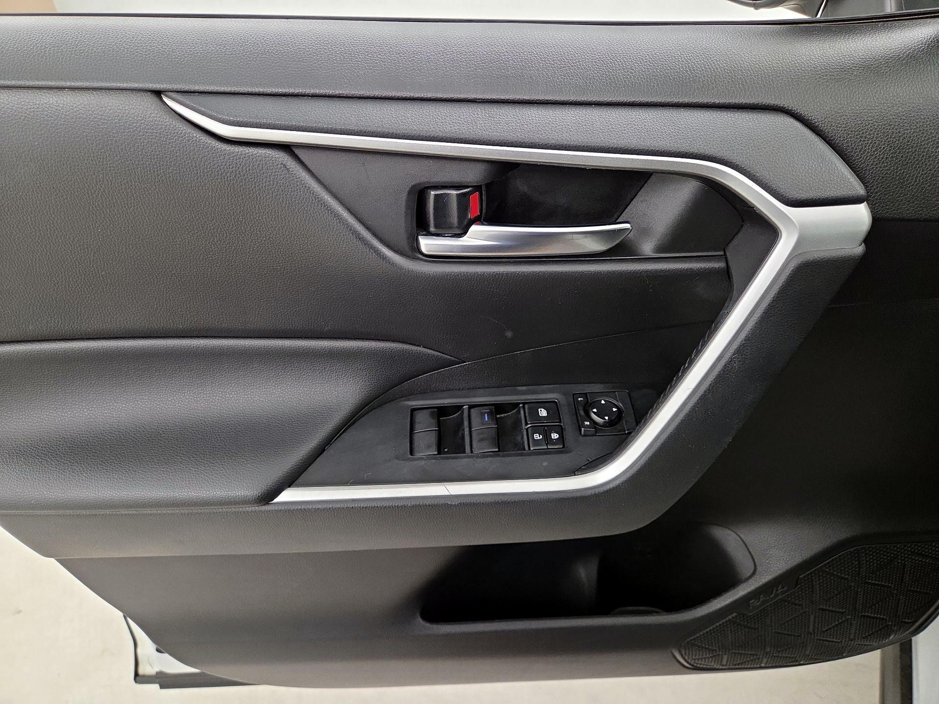 Thumbnail: 2021 Toyota RAV4 - 12