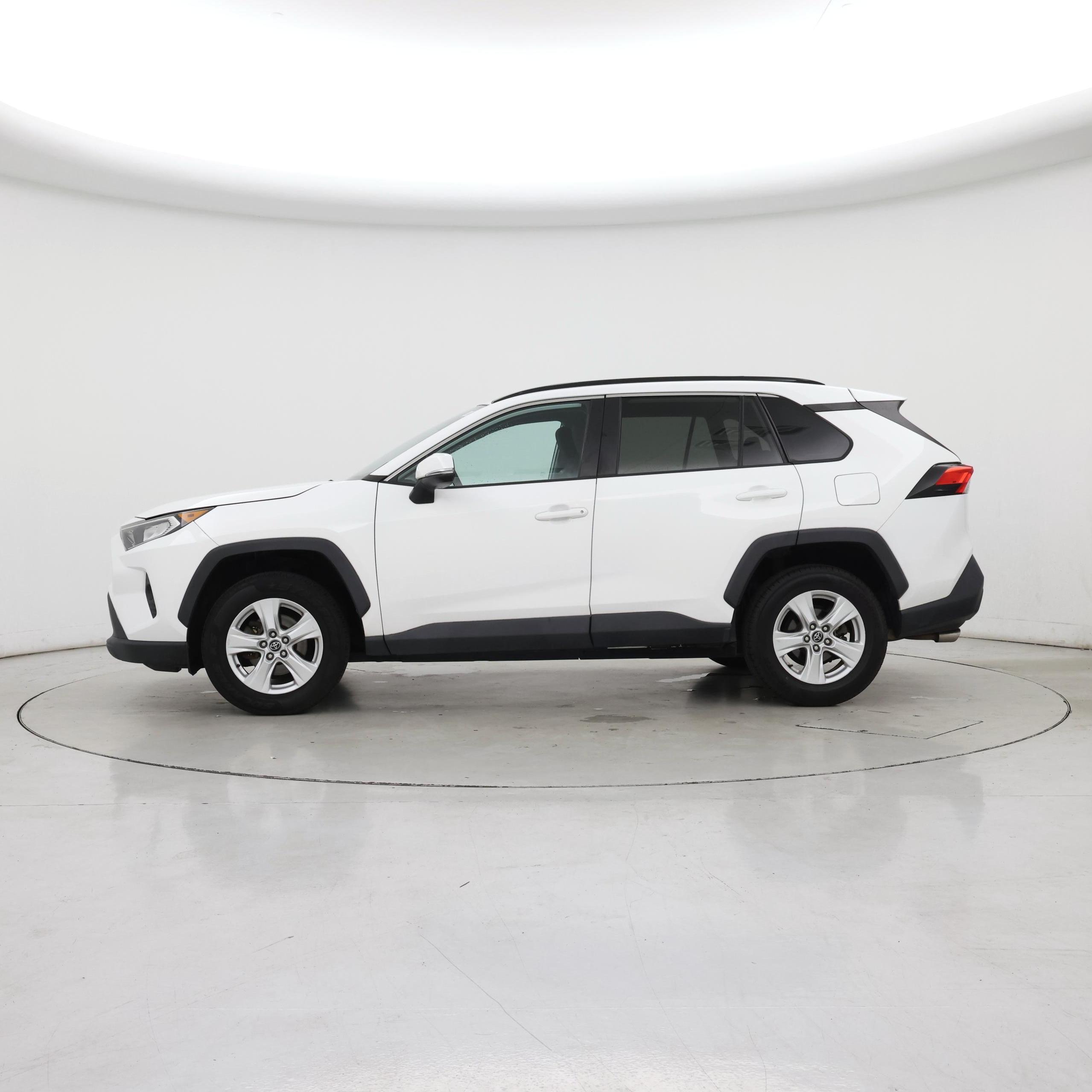 Thumbnail: 2021 Toyota RAV4 - 3