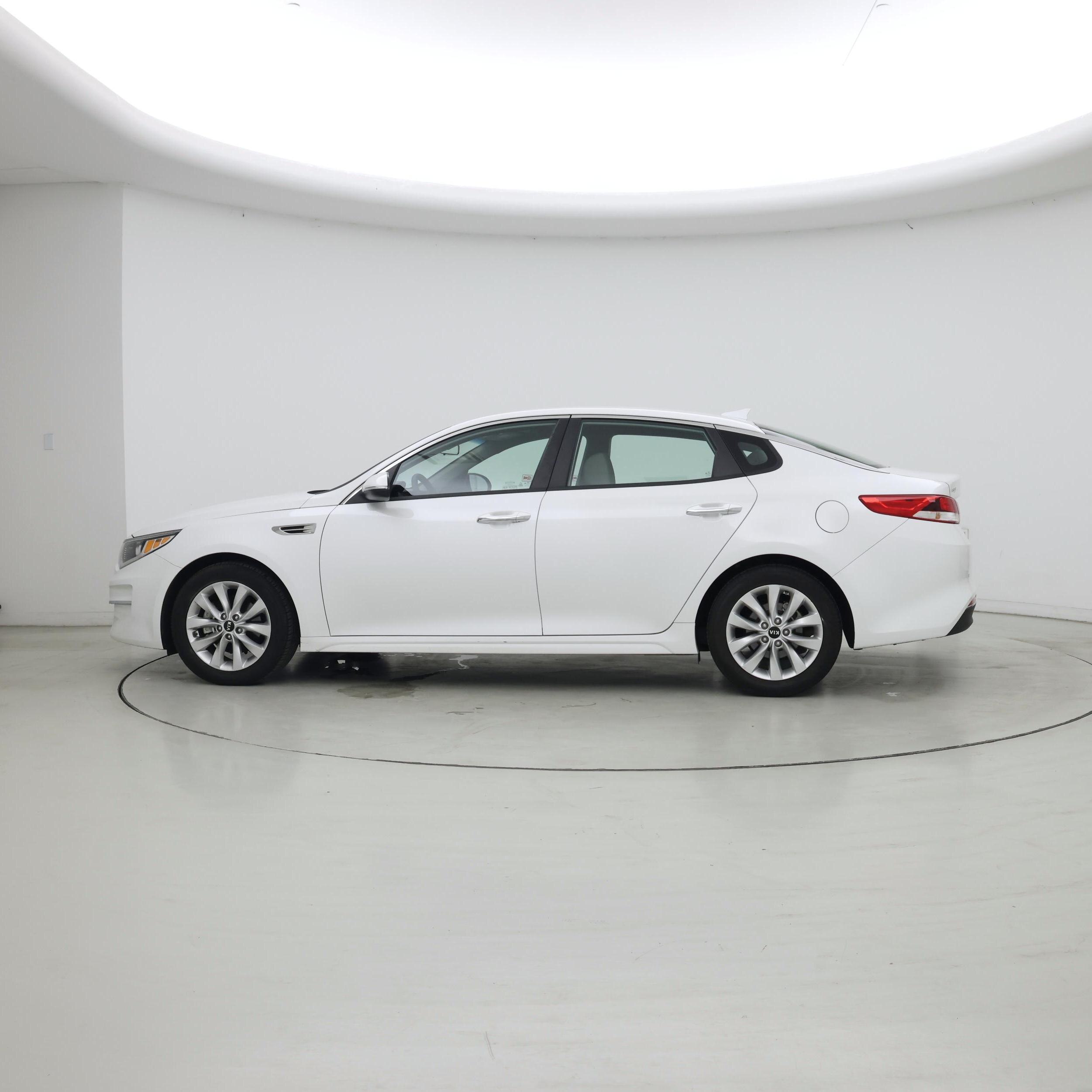 Thumbnail: 2018 Kia Optima - 3