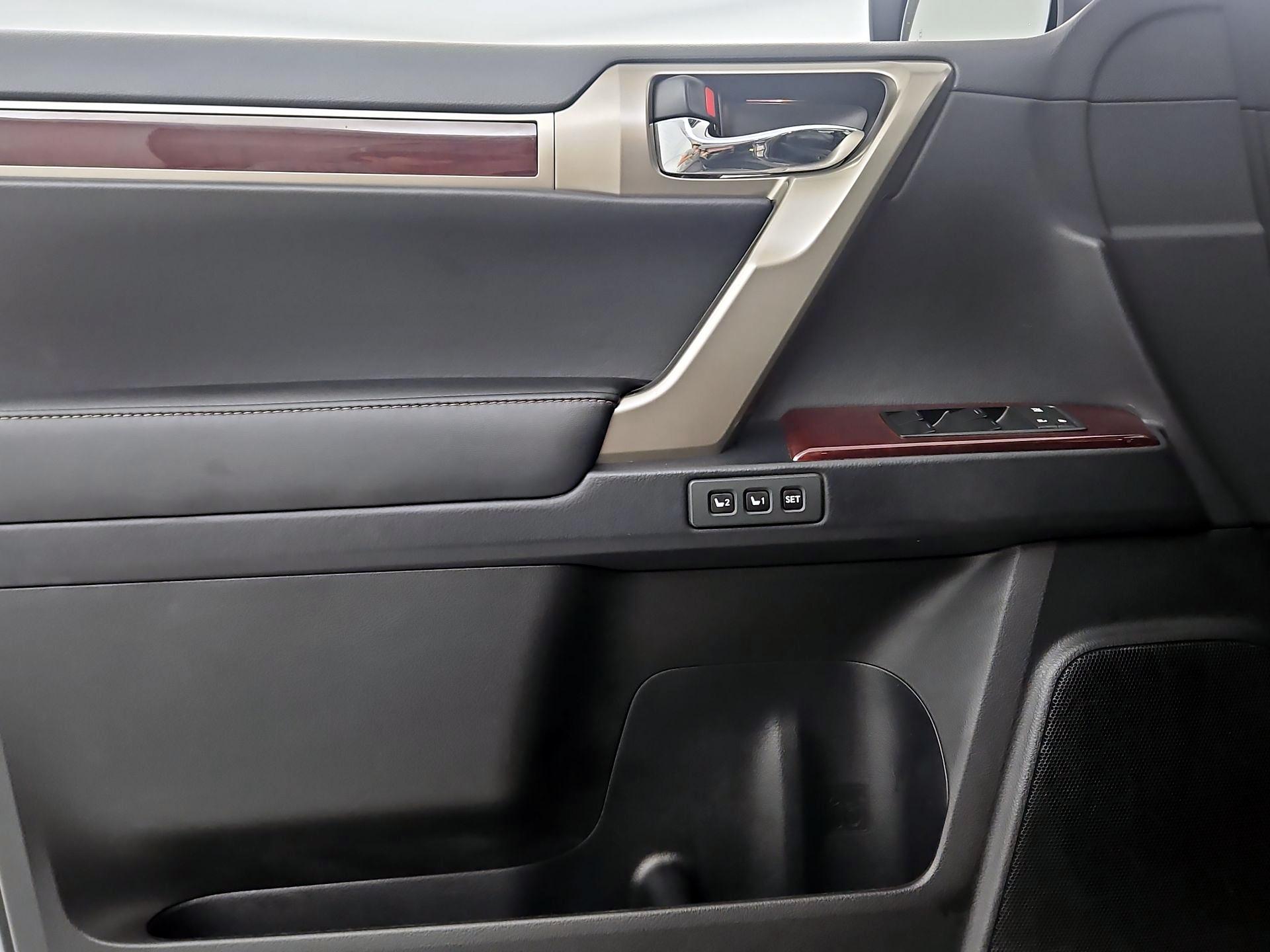 Thumbnail: 2016 Lexus GX - 10