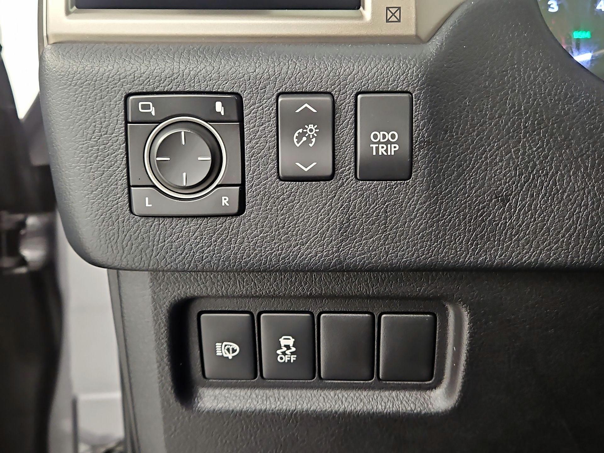 Thumbnail: 2016 Lexus GX - 11