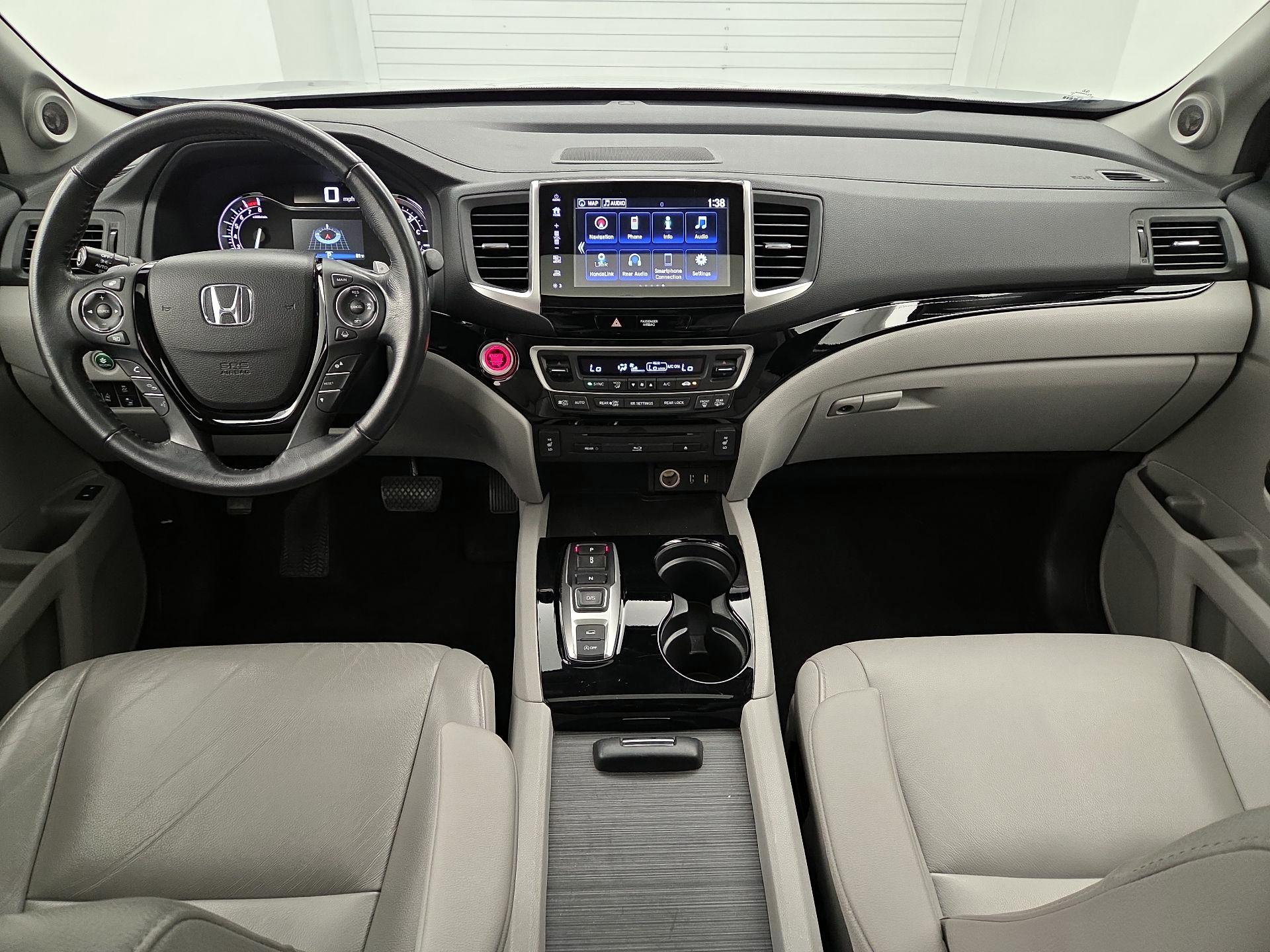 Thumbnail: 2017 Honda Pilot - 9