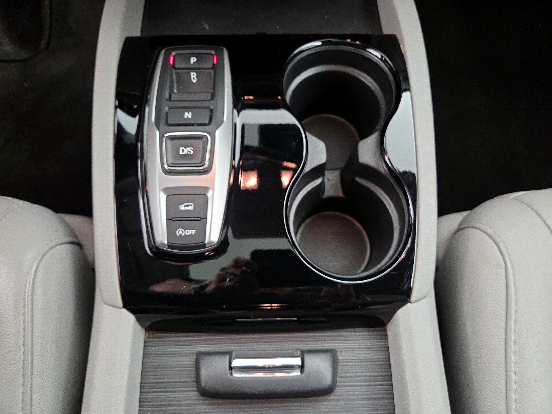 Thumbnail: 2017 Honda Pilot - 18