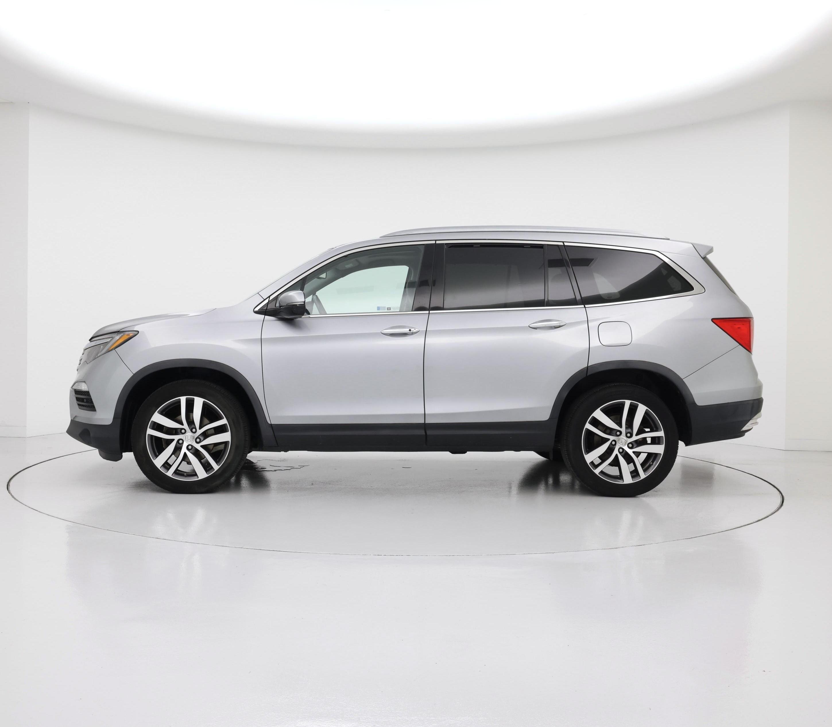 Thumbnail: 2017 Honda Pilot - 3