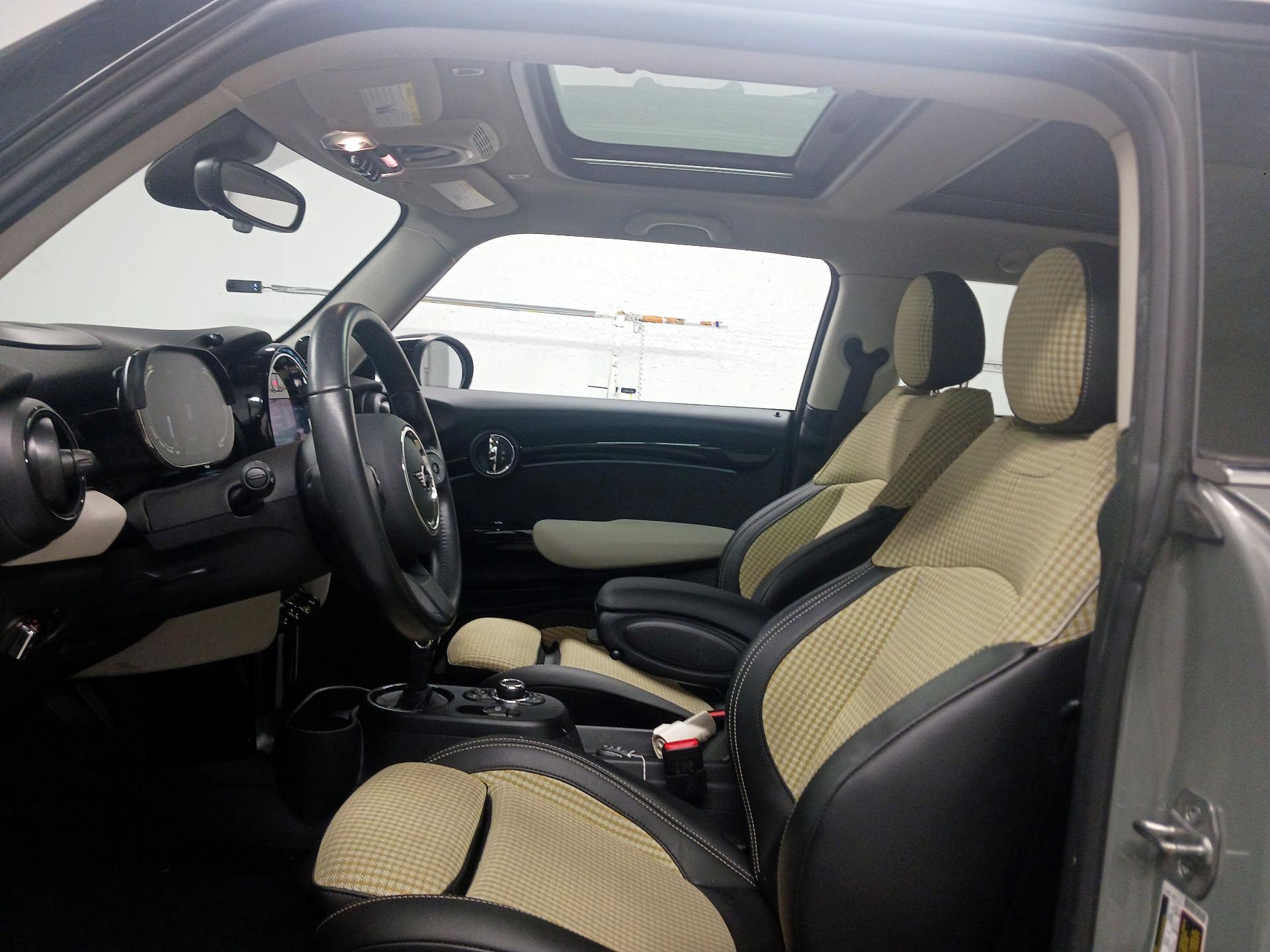 Thumbnail: 2023 MINI Cooper Hardtop - 17