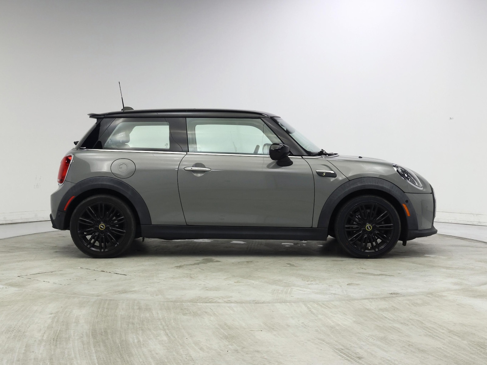 2023 MINI Hardtop 2 Door SE - Photo 8