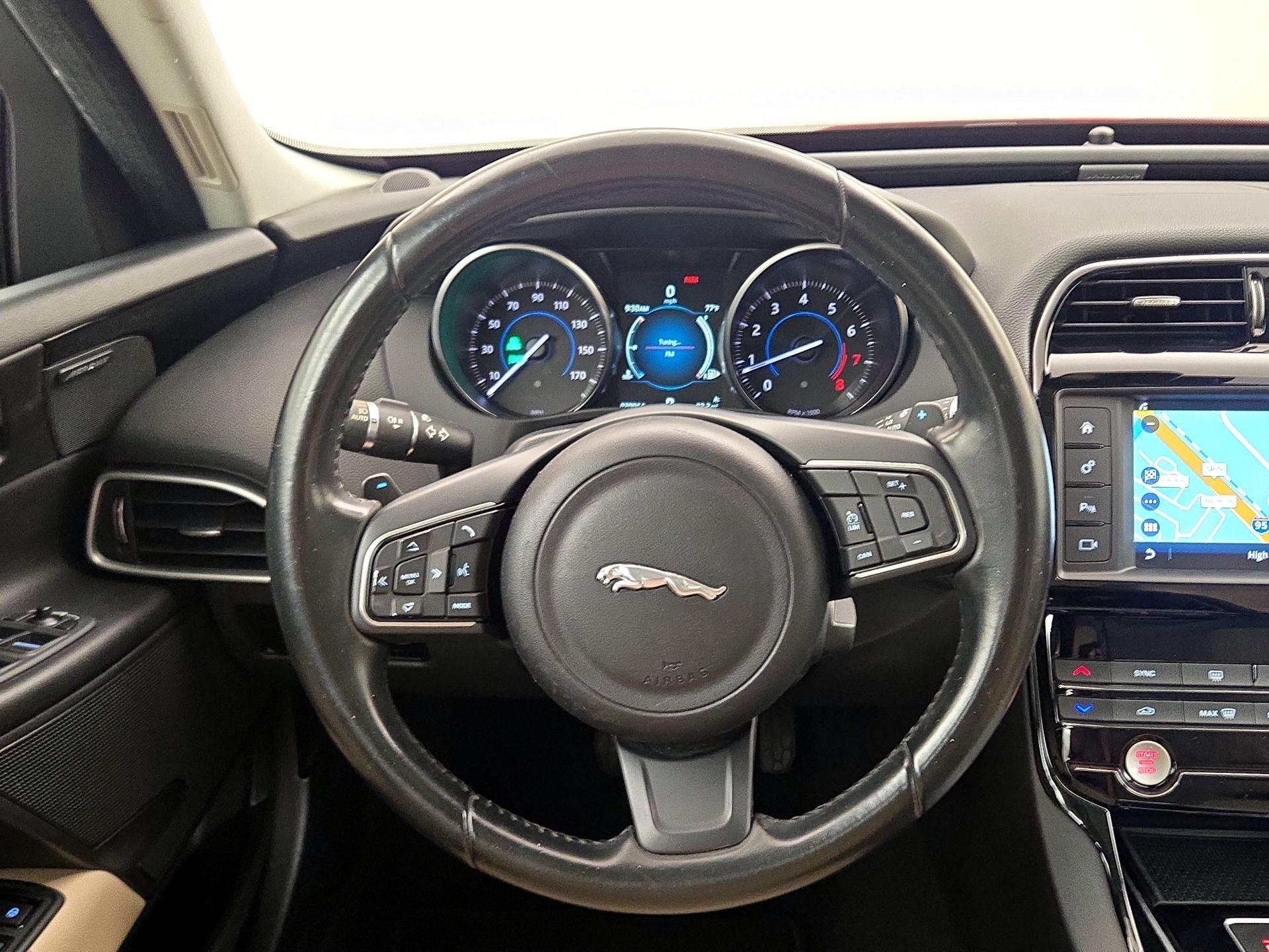Thumbnail: 2017 Jaguar XE - 10