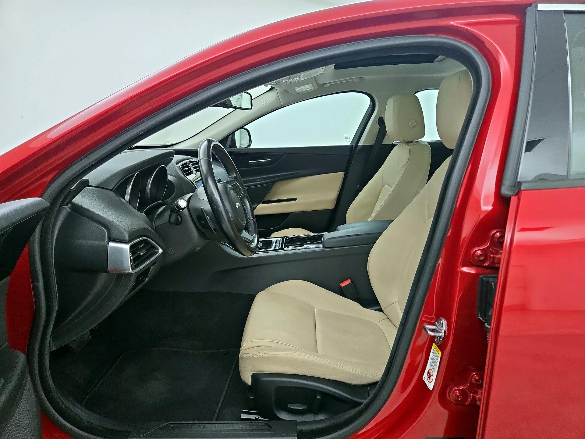 Thumbnail: 2017 Jaguar XE - 11