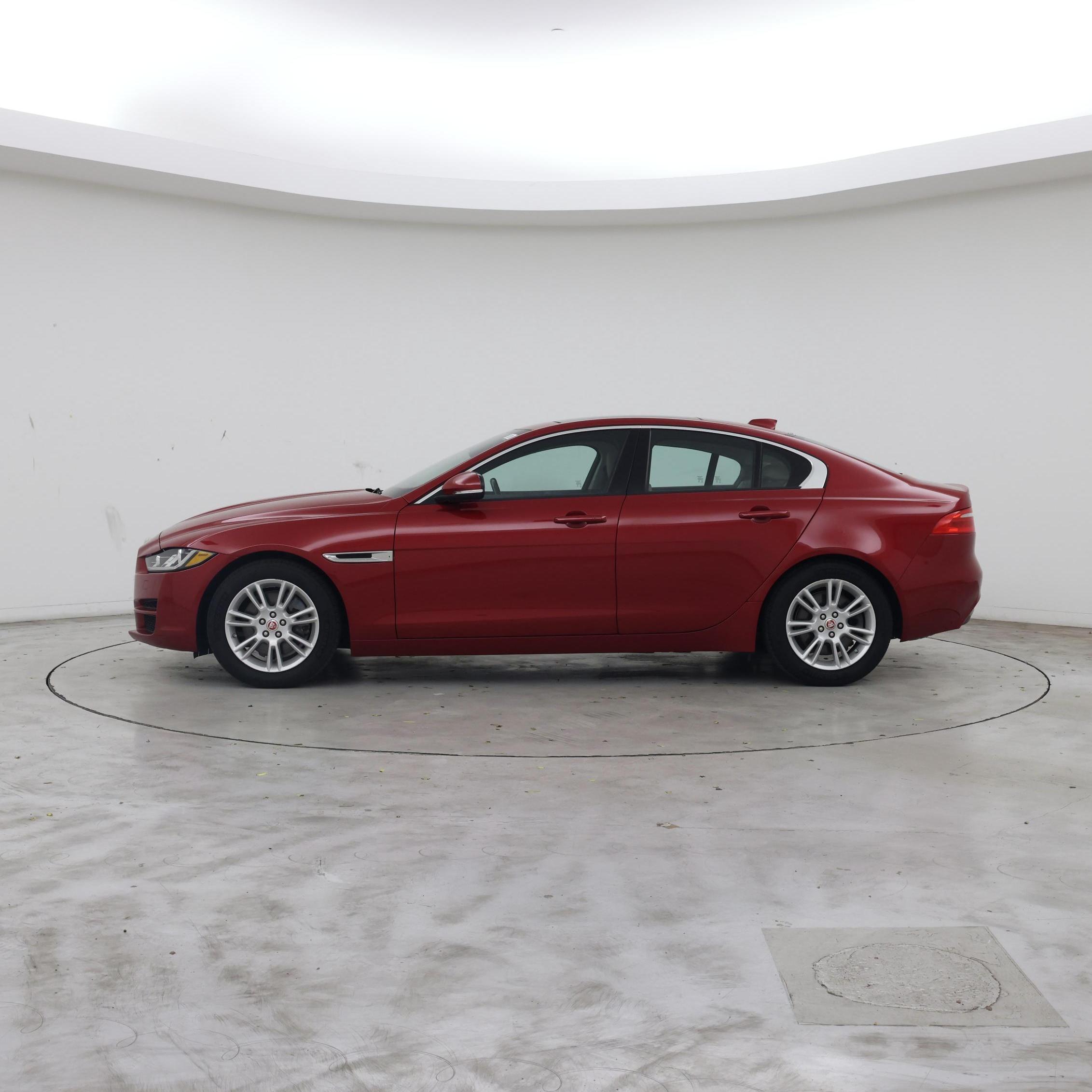 Thumbnail: 2017 Jaguar XE - 3