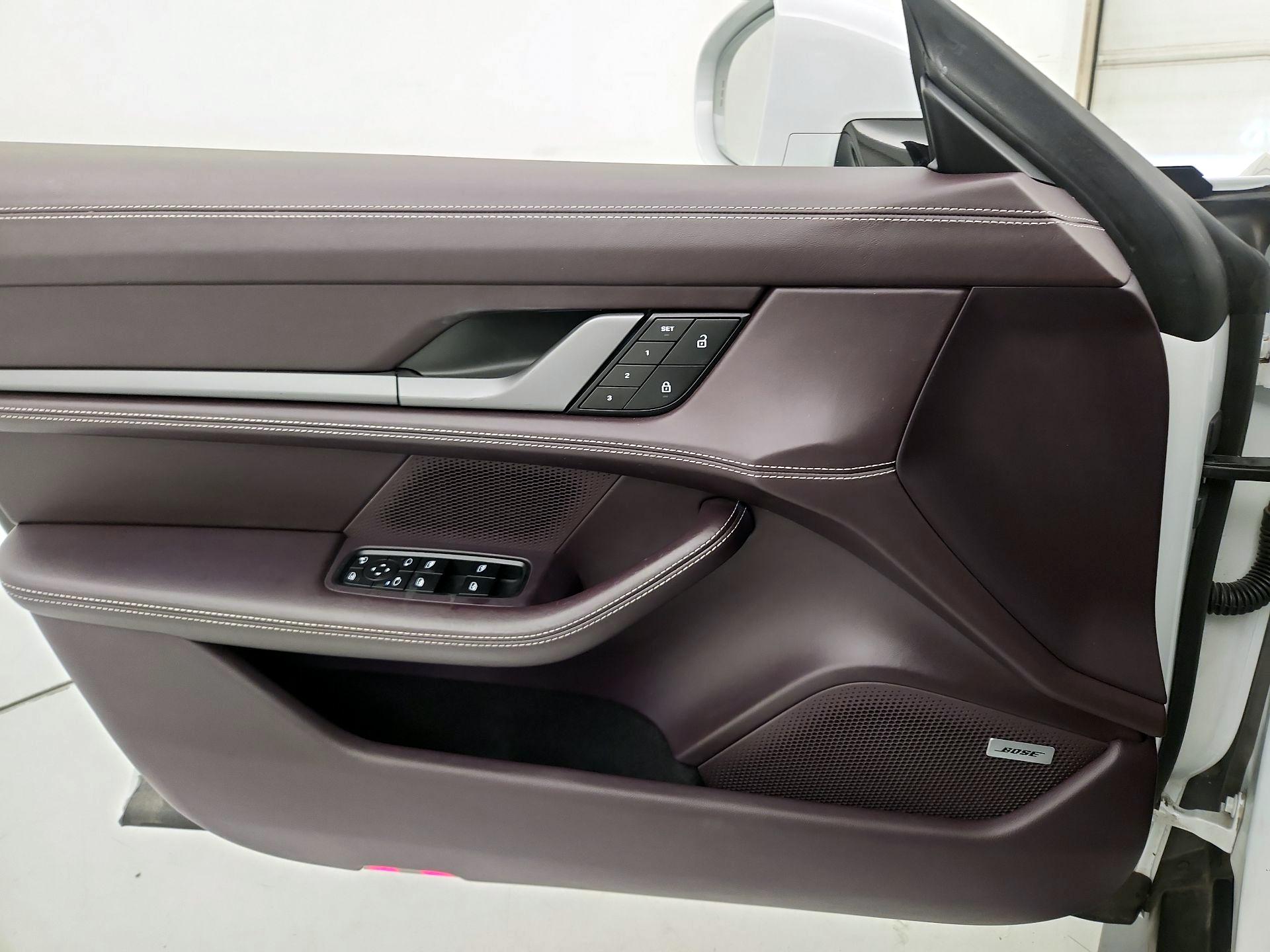 Thumbnail: 2022 Porsche Taycan - 12