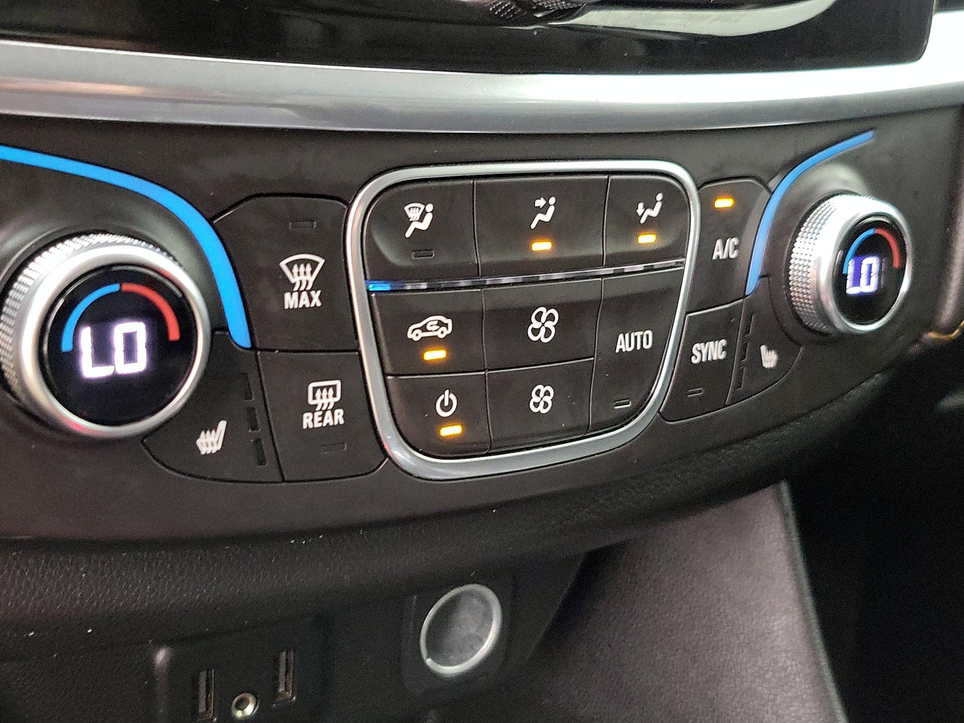 Thumbnail: 2020 Chevrolet Traverse - 16