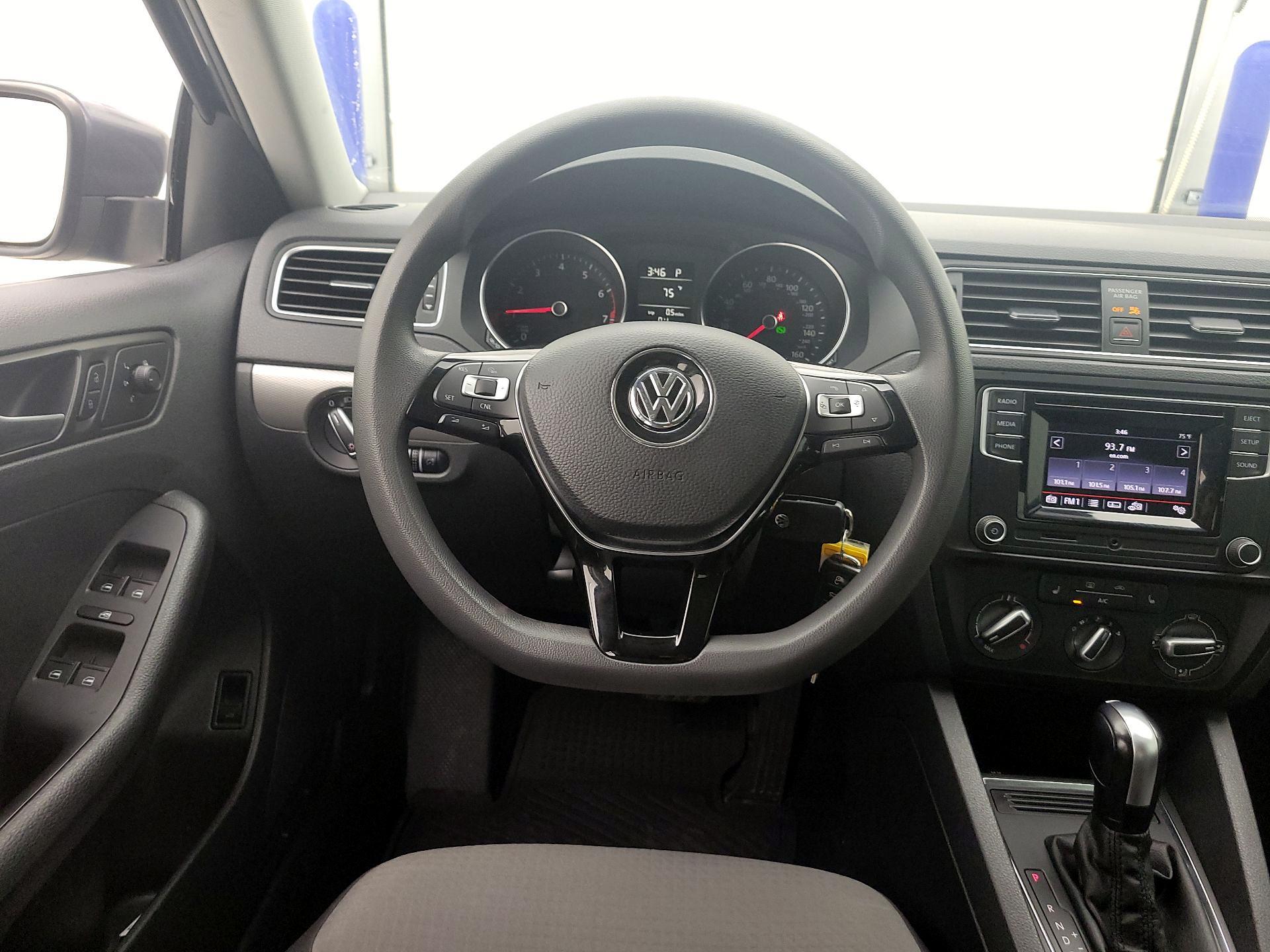 Thumbnail: 2018 Volkswagen Jetta - 10